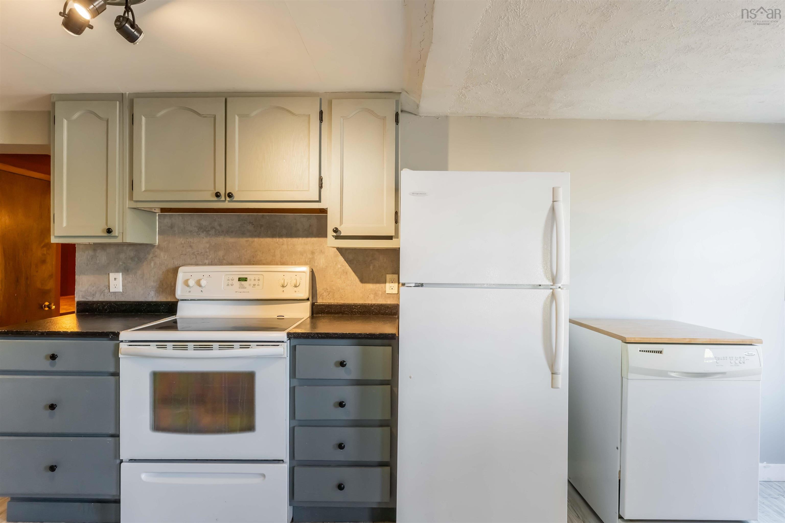 $299,900.00: 736 Cambridge Road, Cambridge