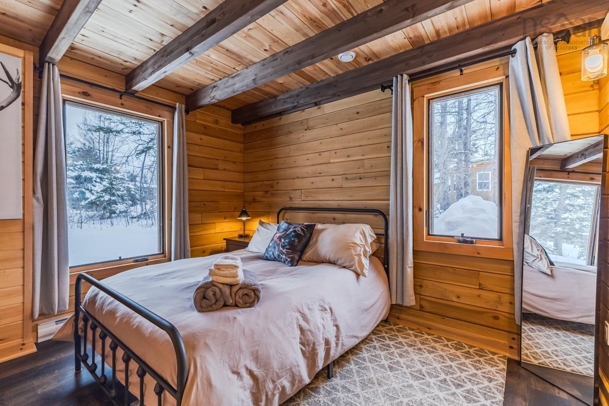 $549,900.00: 1124 Sandpoint Road, Sand Point