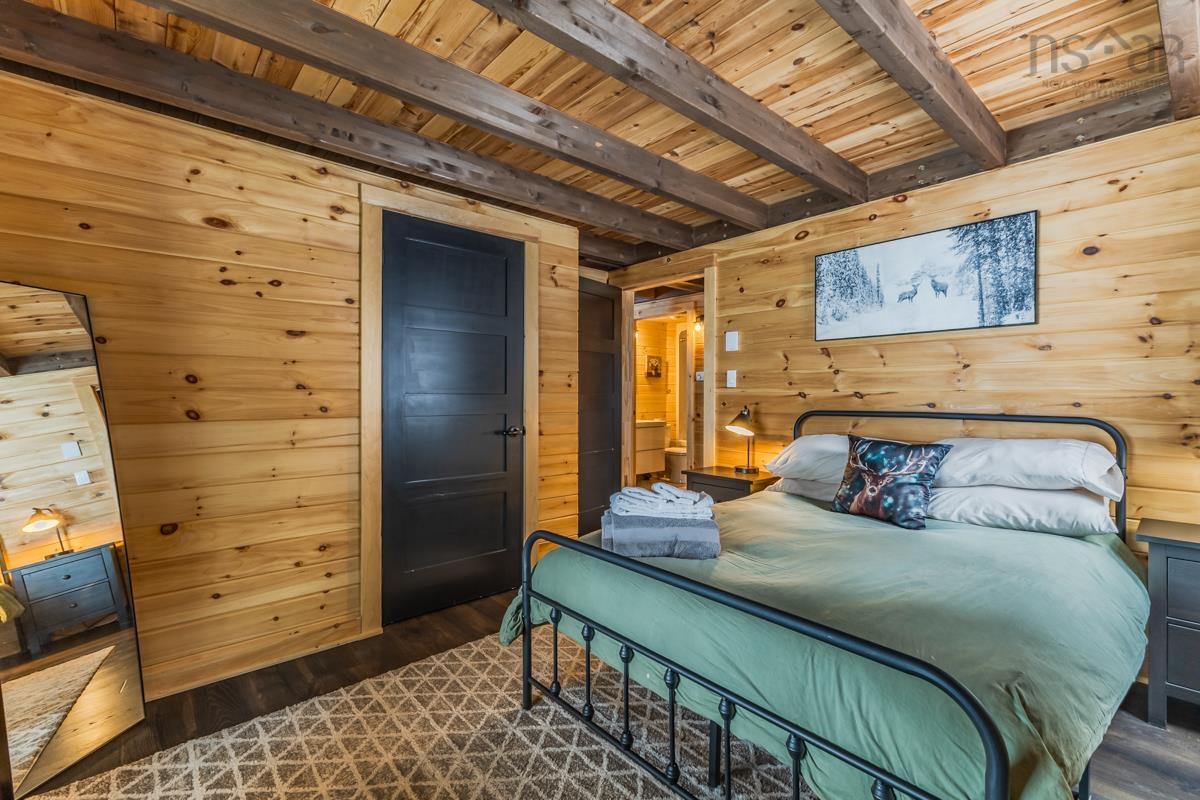 $549,900.00: 1124 Sandpoint Road, Sand Point