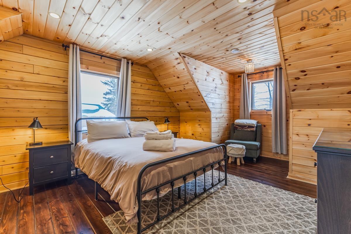 $549,900.00: 1124 Sandpoint Road, Sand Point