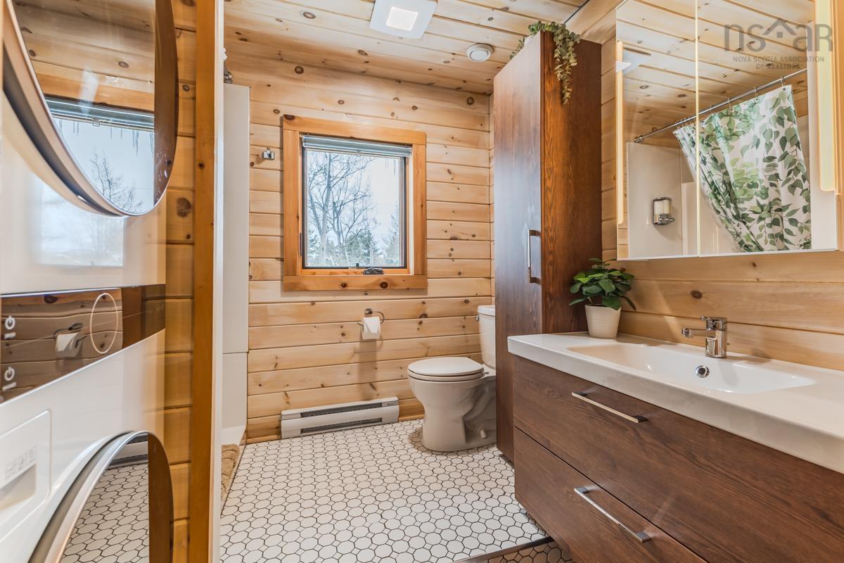 $549,900.00: 1124 Sandpoint Road, Sand Point