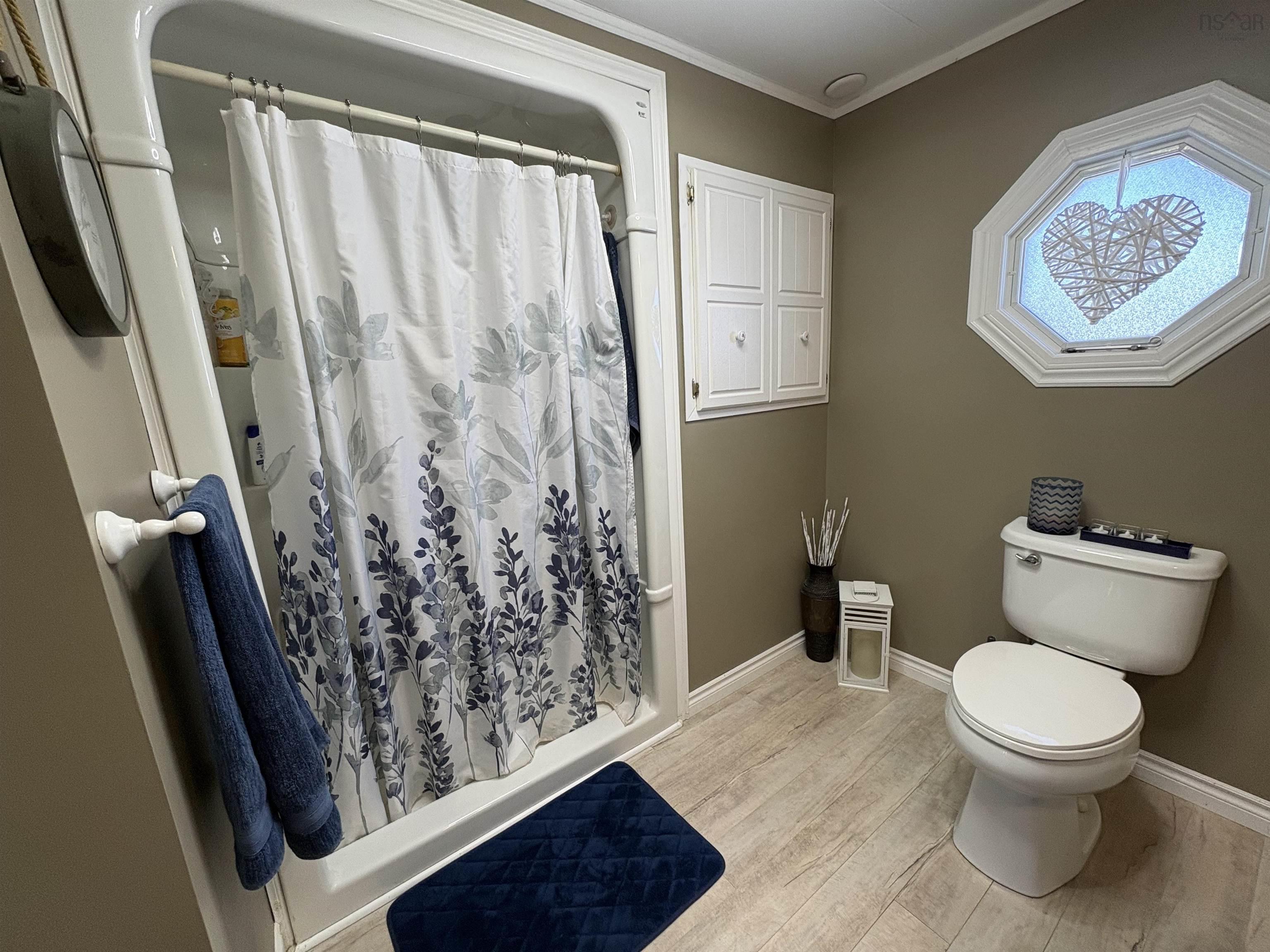 $229,000.00: 5545 East River West Side Road, Eureka