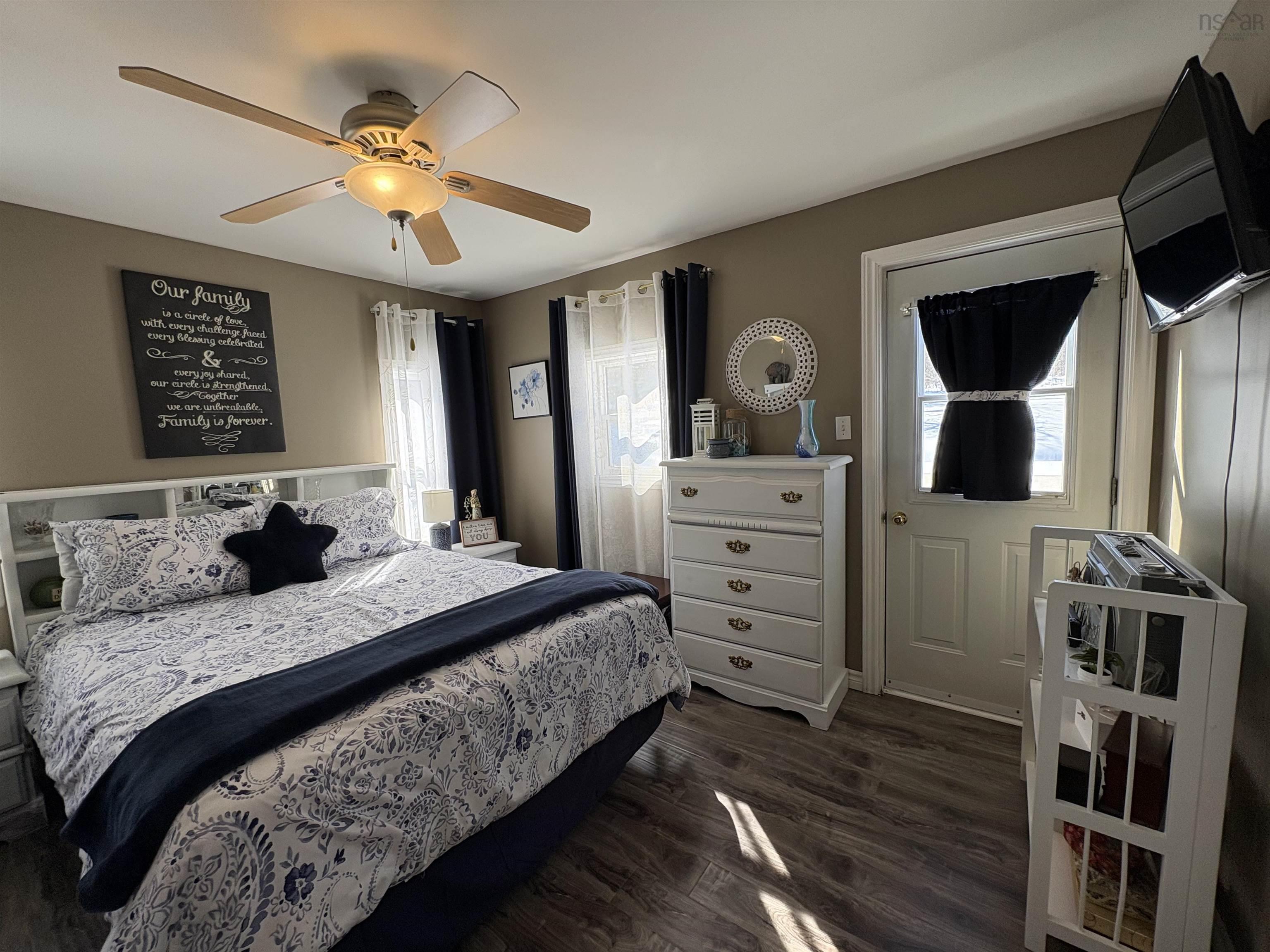 $229,000.00: 5545 East River West Side Road, Eureka