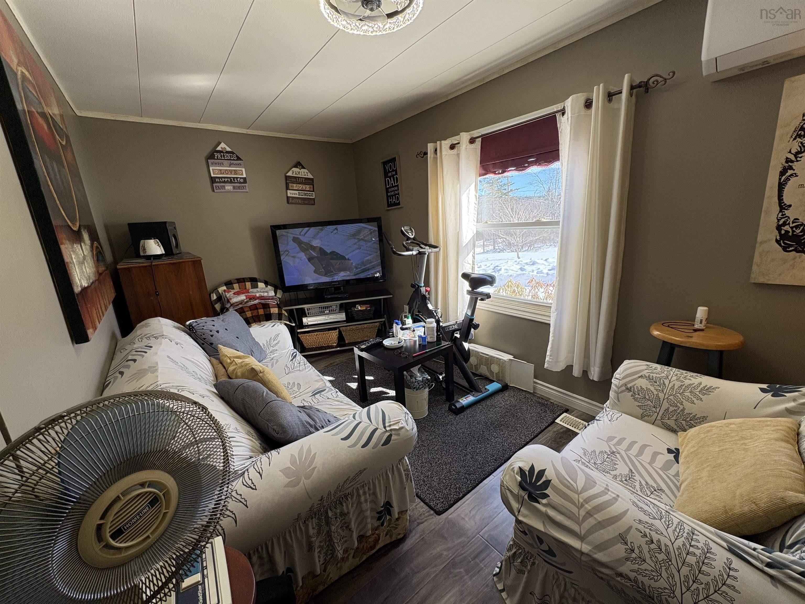 $229,000.00: 5545 East River West Side Road, Eureka