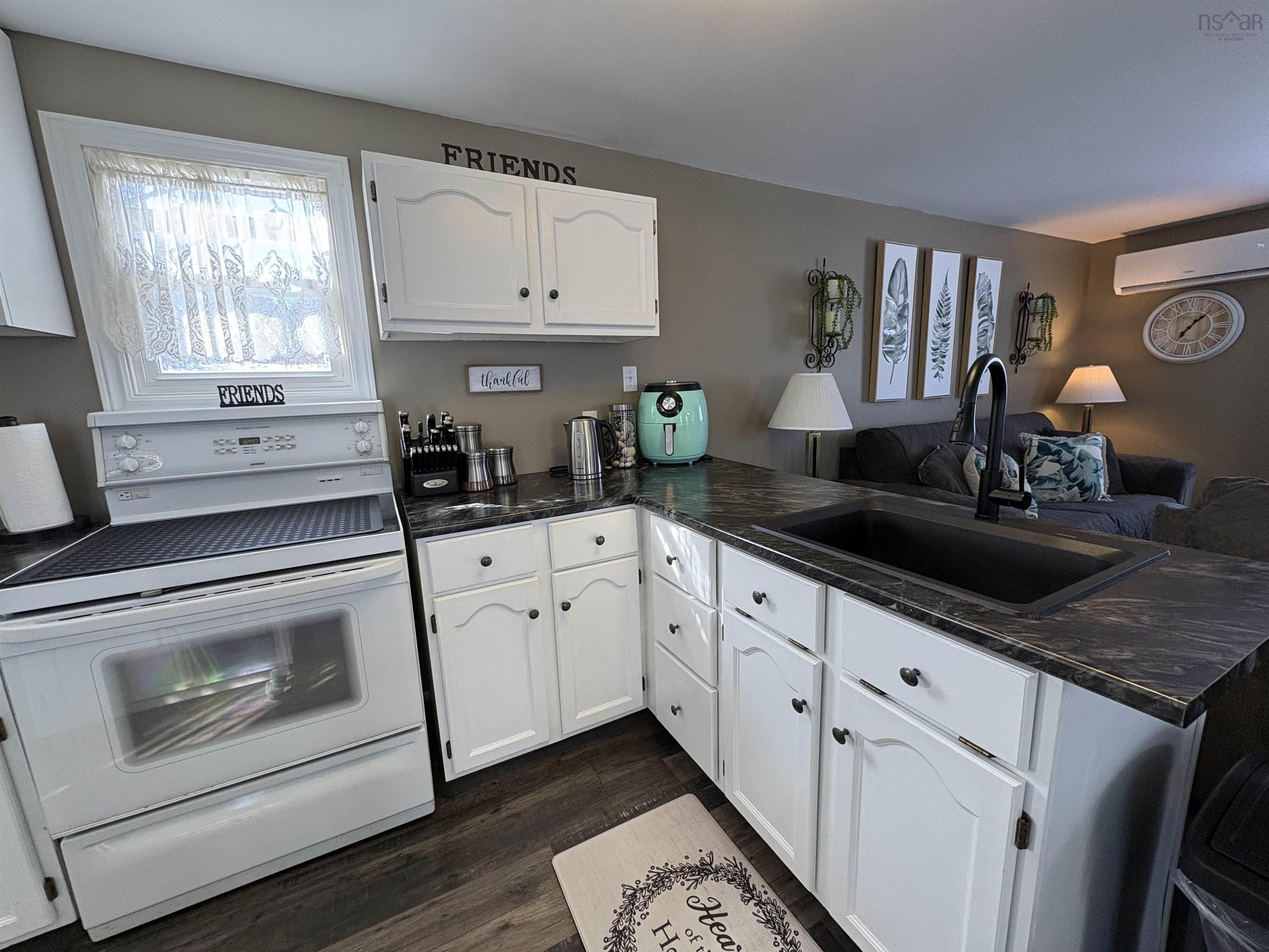 $229,000.00: 5545 East River West Side Road, Eureka