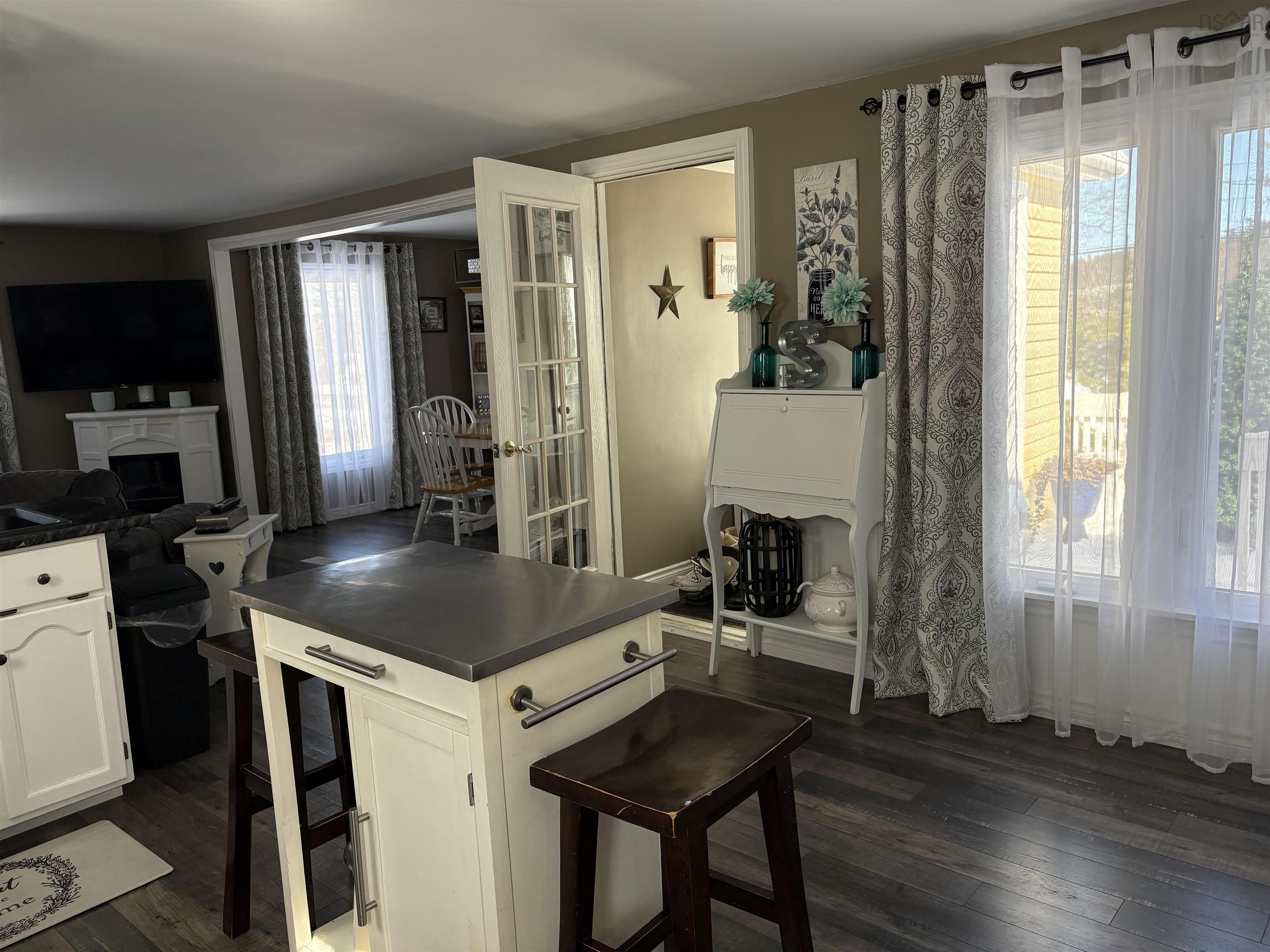 $229,000.00: 5545 East River West Side Road, Eureka