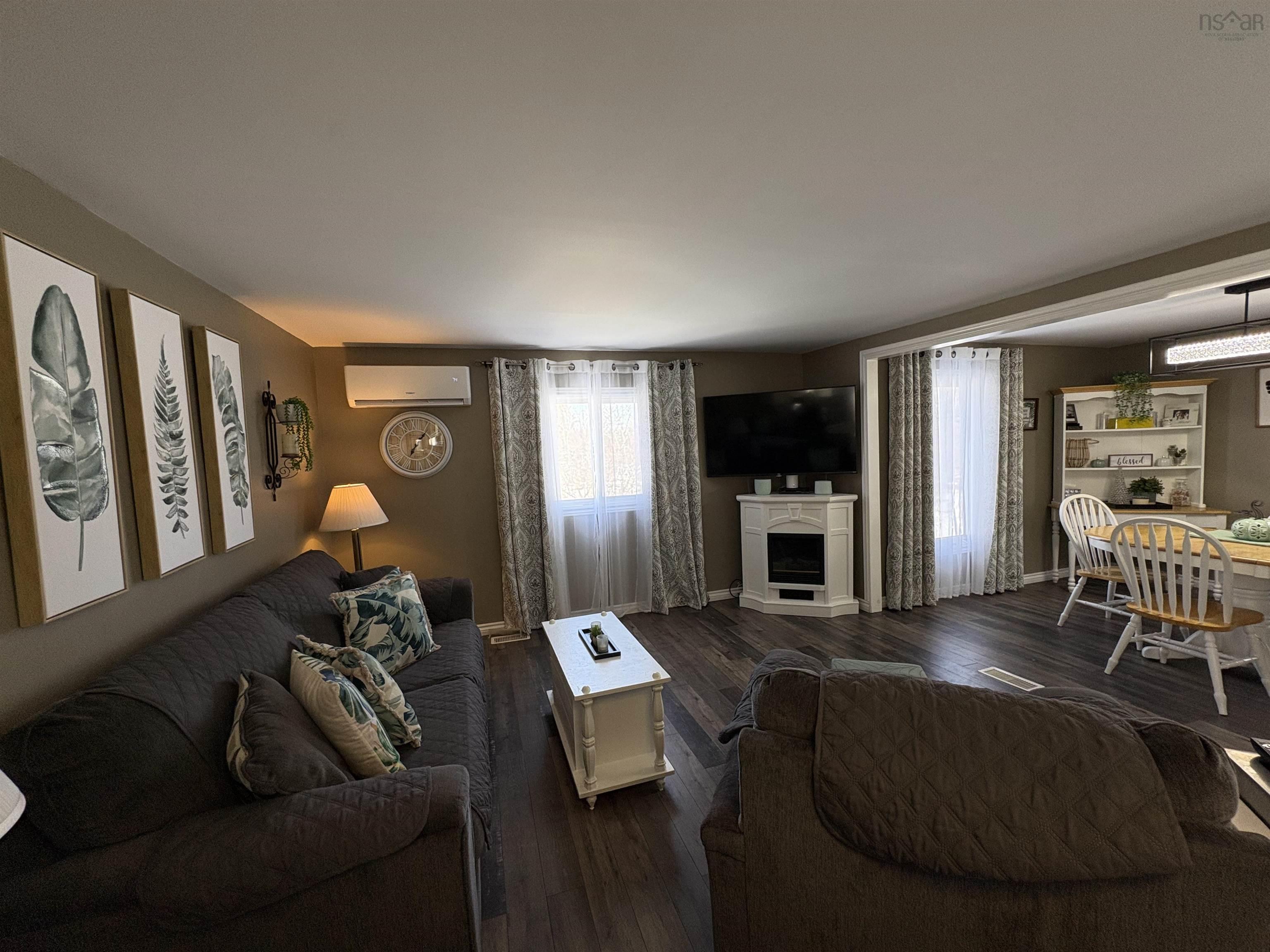 $229,000.00: 5545 East River West Side Road, Eureka