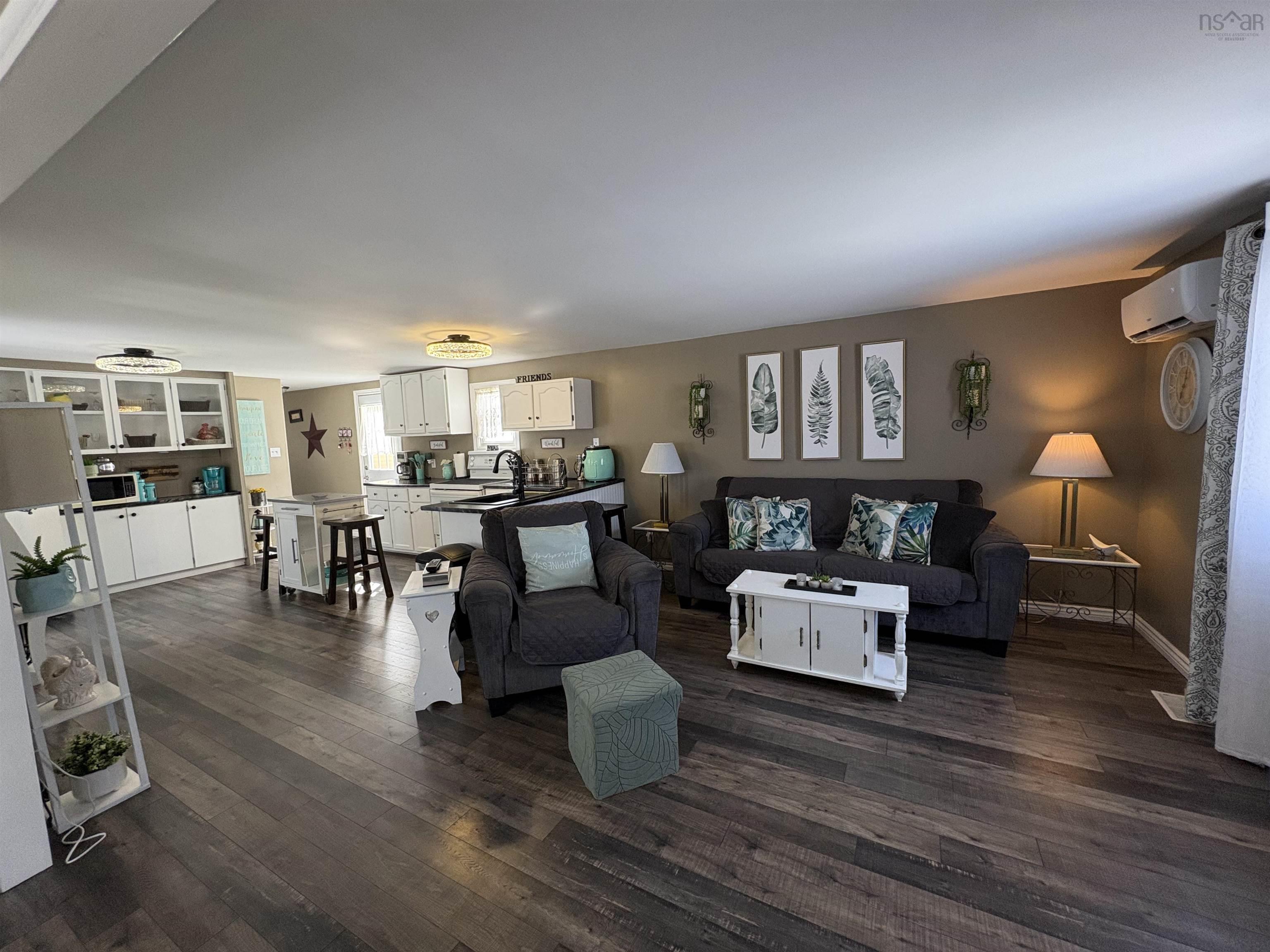 $229,000.00: 5545 East River West Side Road, Eureka