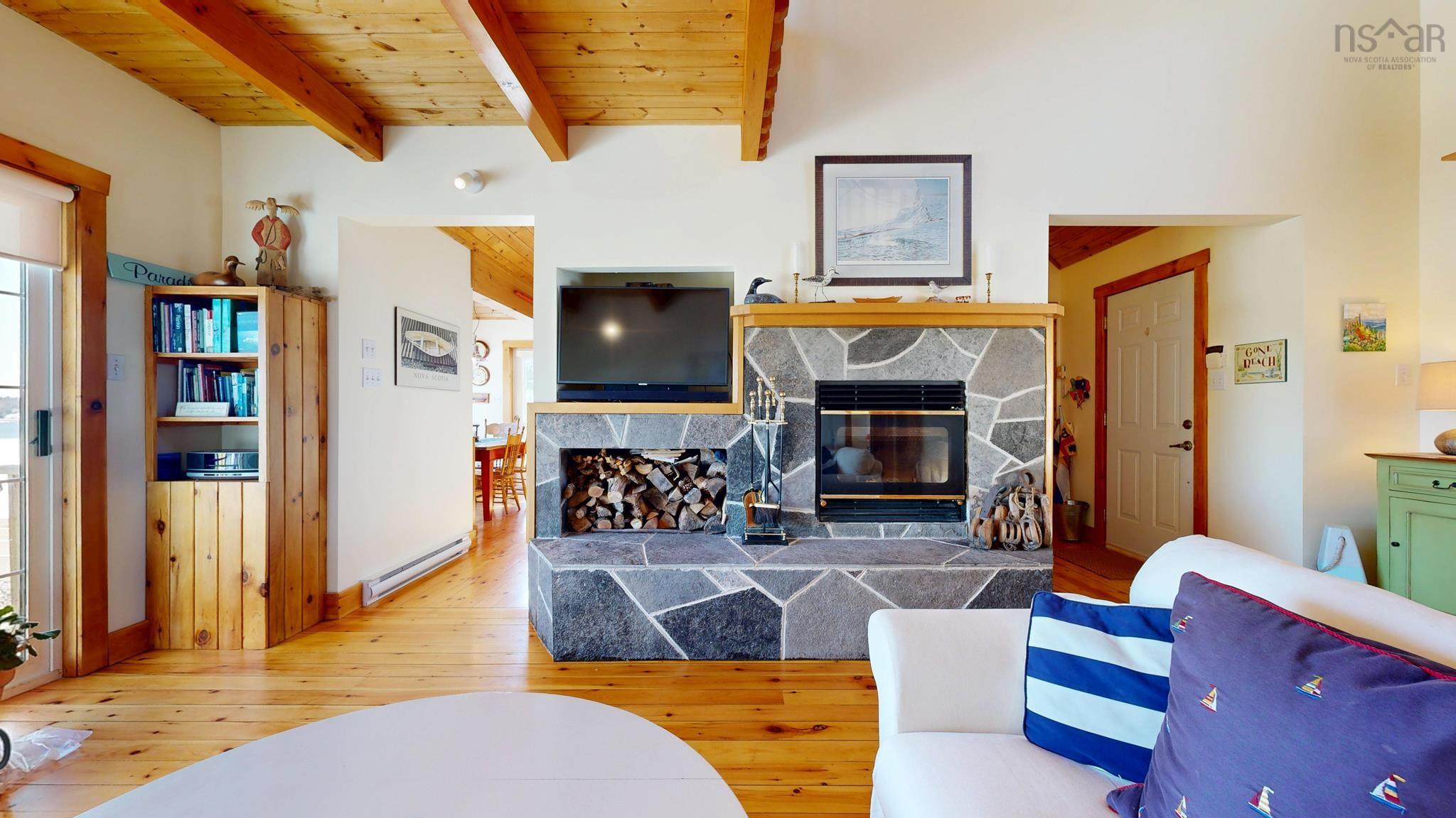 $995,000.00: 287 East Side Martins River Road, Martins River