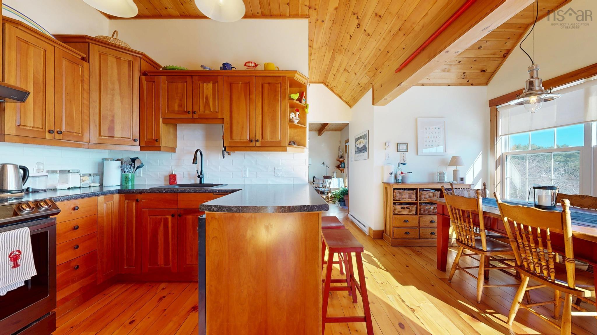 $995,000.00: 287 East Side Martins River Road, Martins River