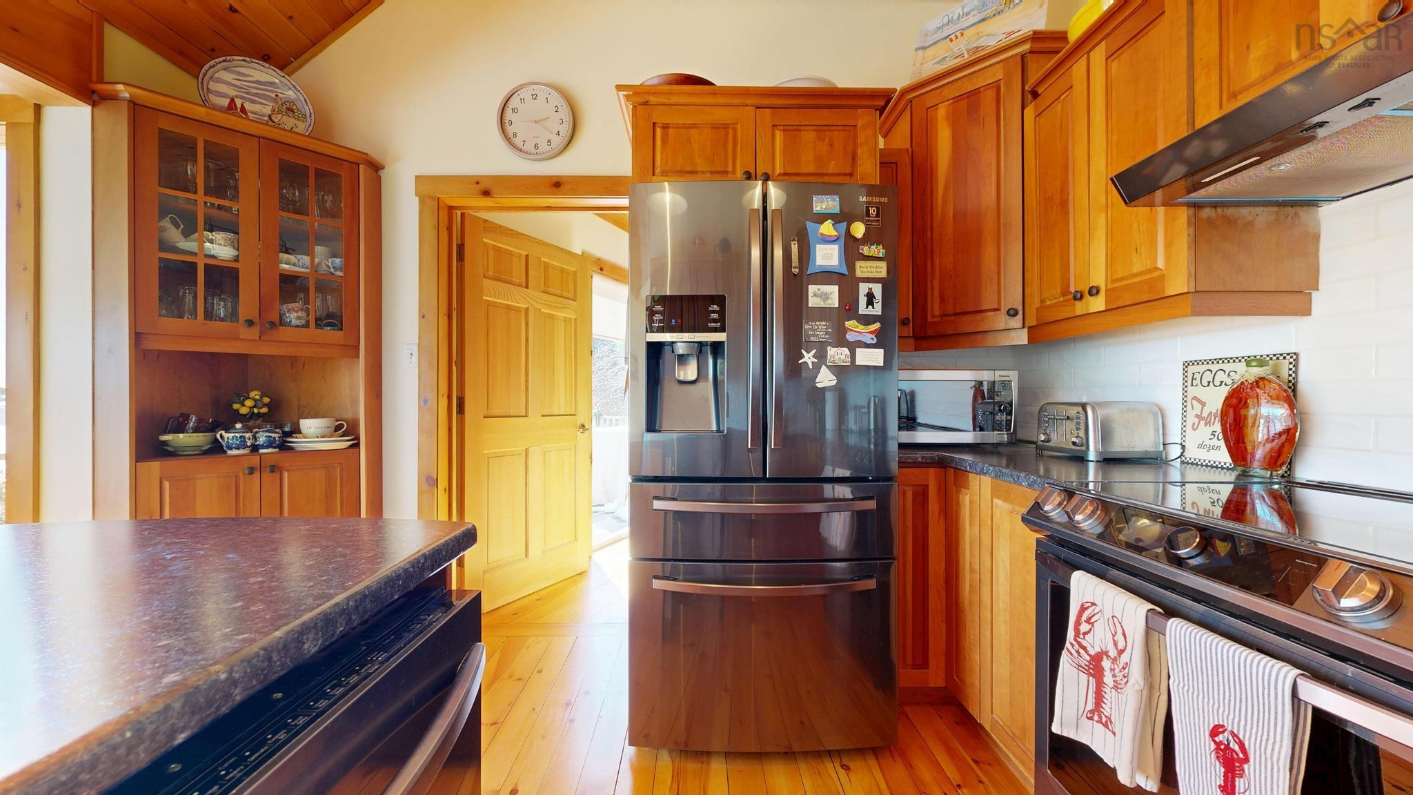 $995,000.00: 287 East Side Martins River Road, Martins River