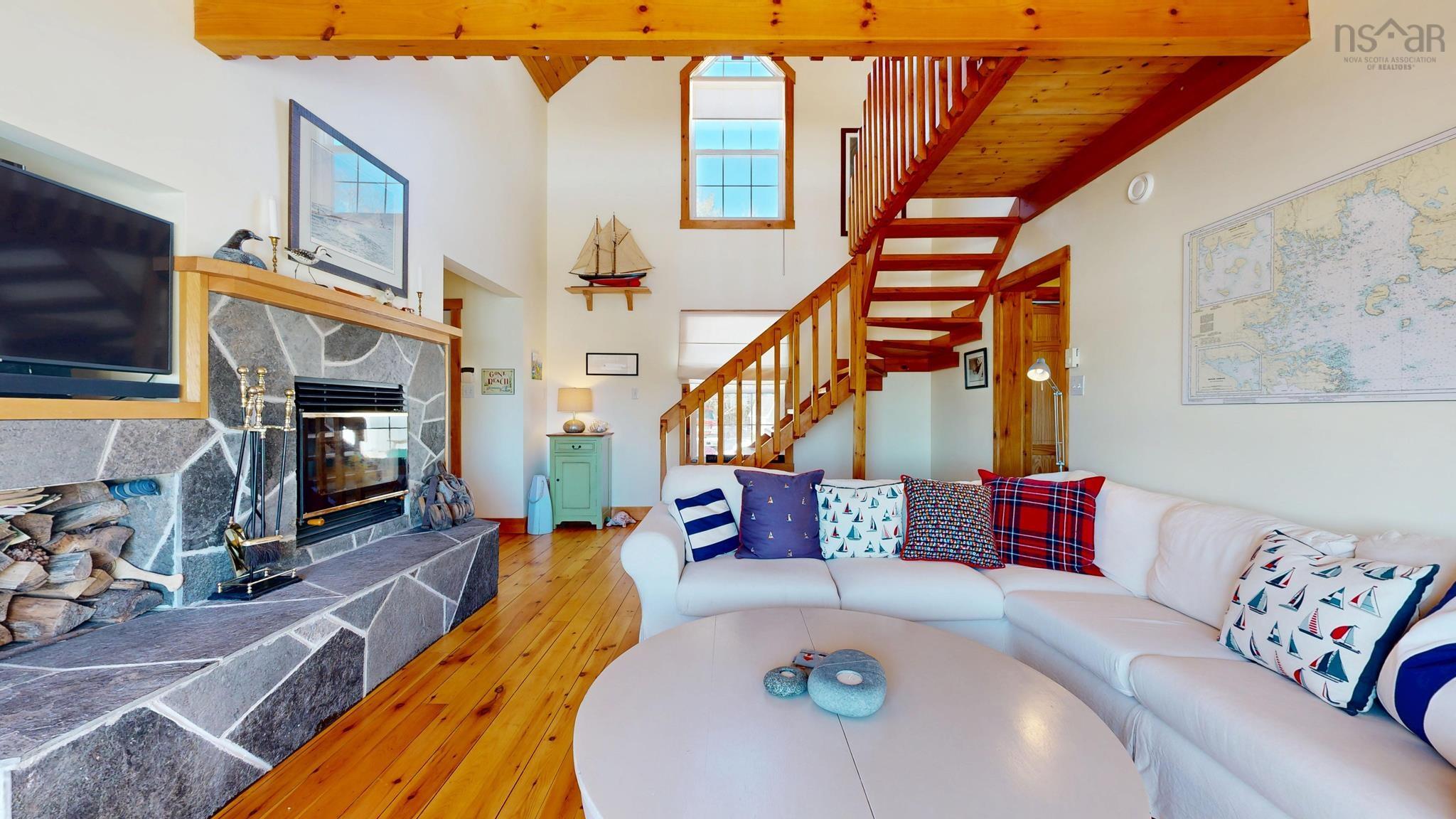 $995,000.00: 287 East Side Martins River Road, Martins River