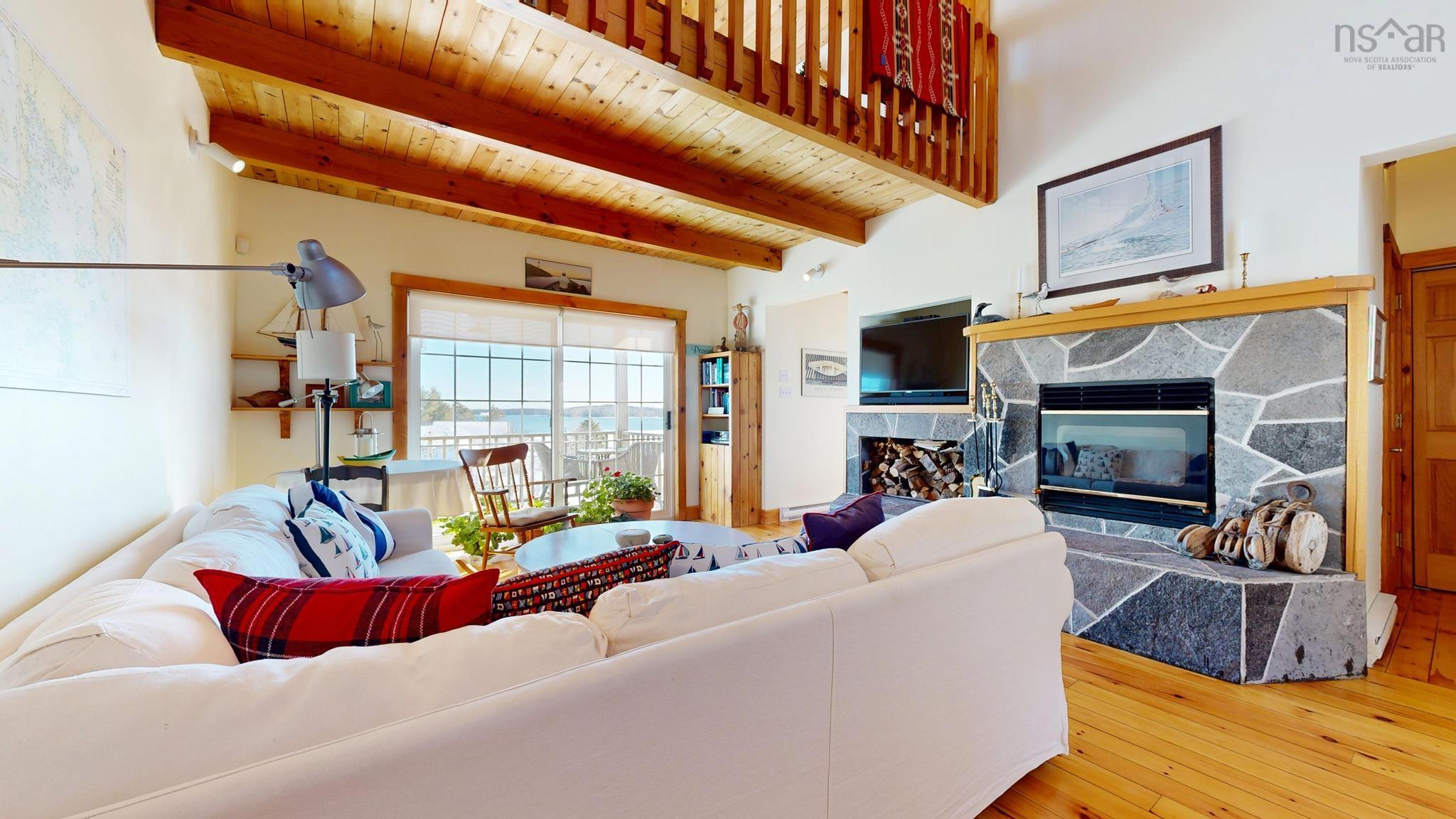 $995,000.00: 287 East Side Martins River Road, Martins River