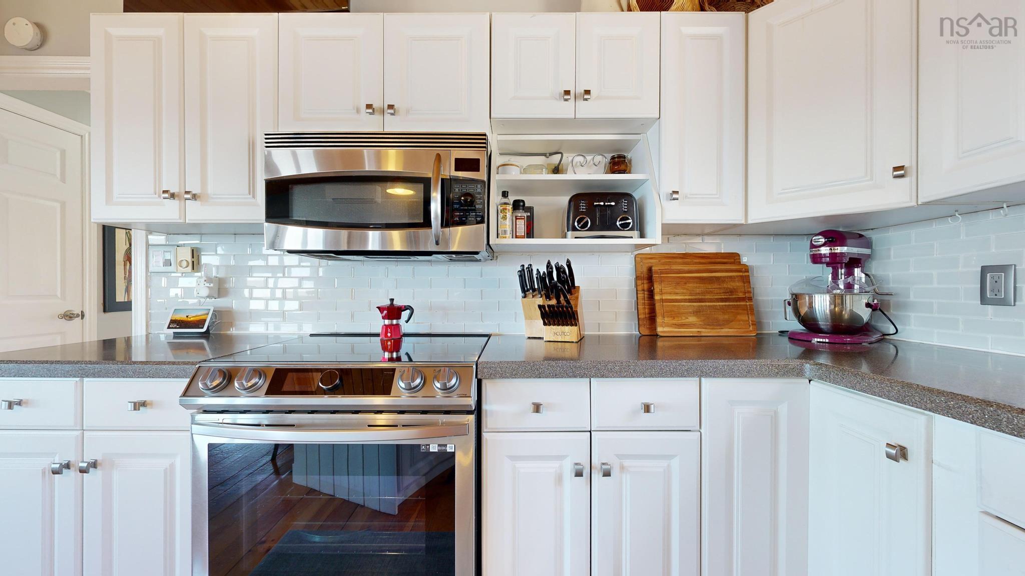 $595,000.00: 59 Sunset Avenue, Phinneys Cove