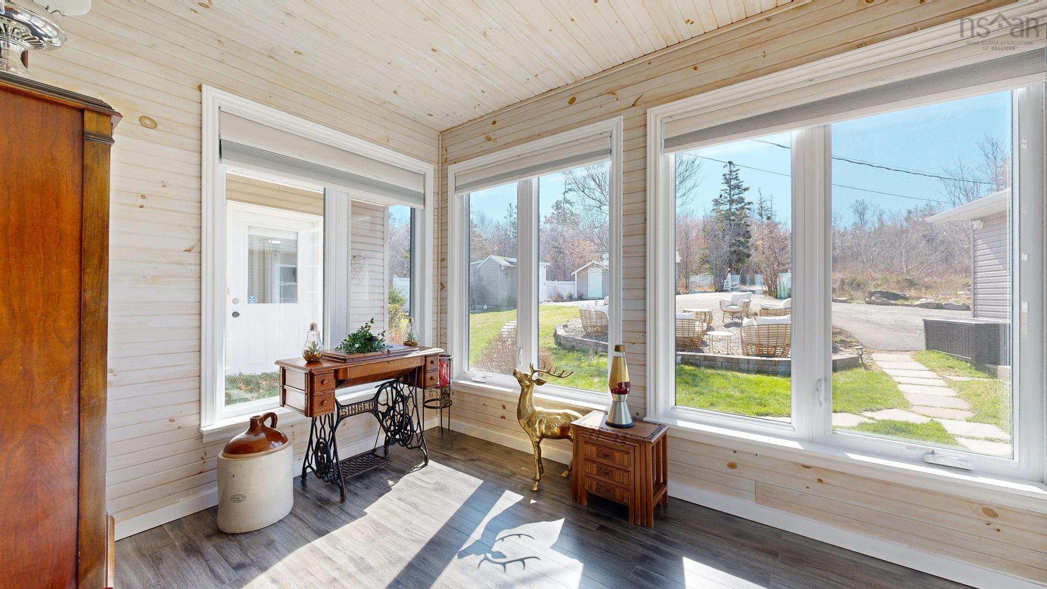 $595,000.00: 59 Sunset Avenue, Phinneys Cove