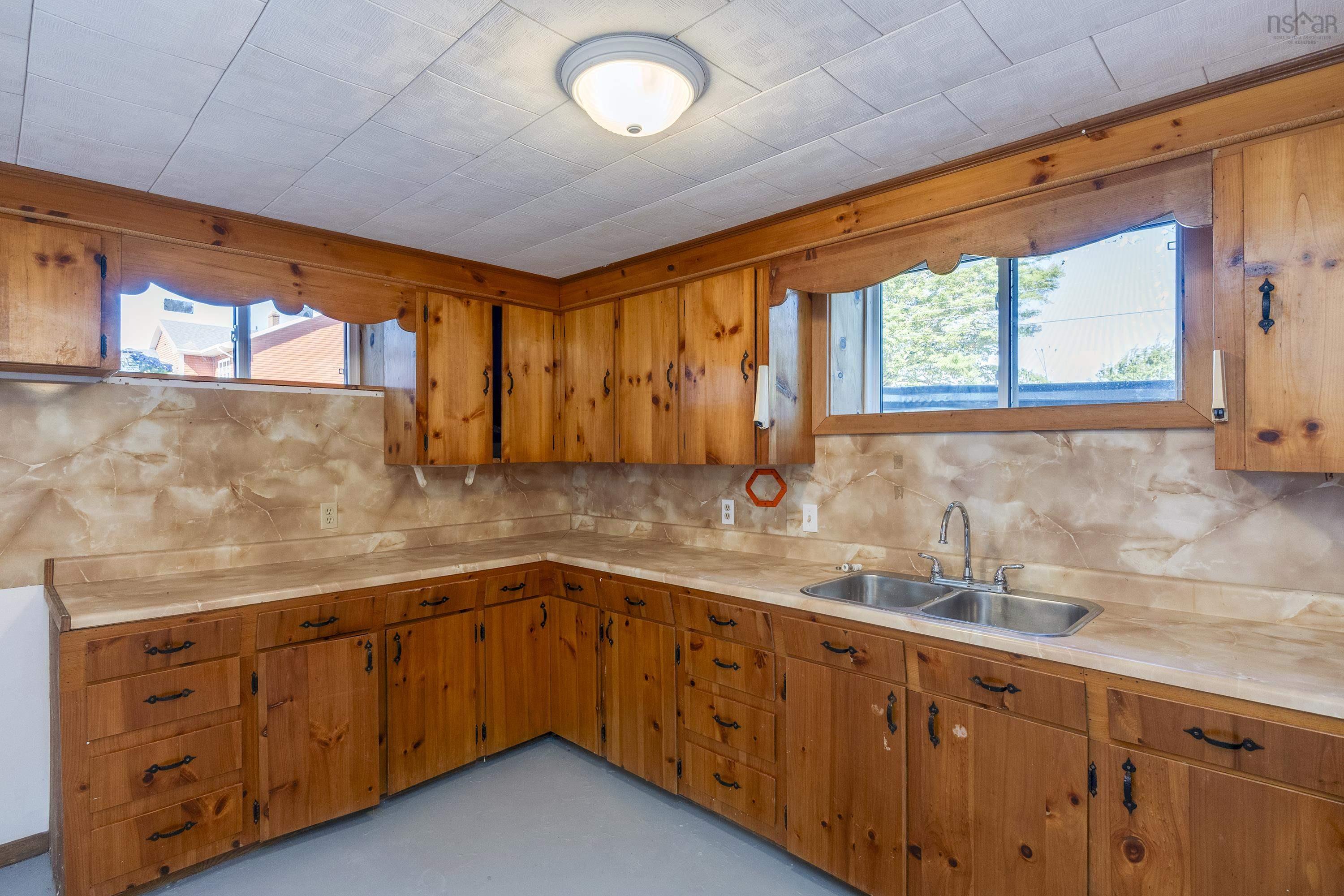 $399,000.00: 1084 Ridge Road, North Range