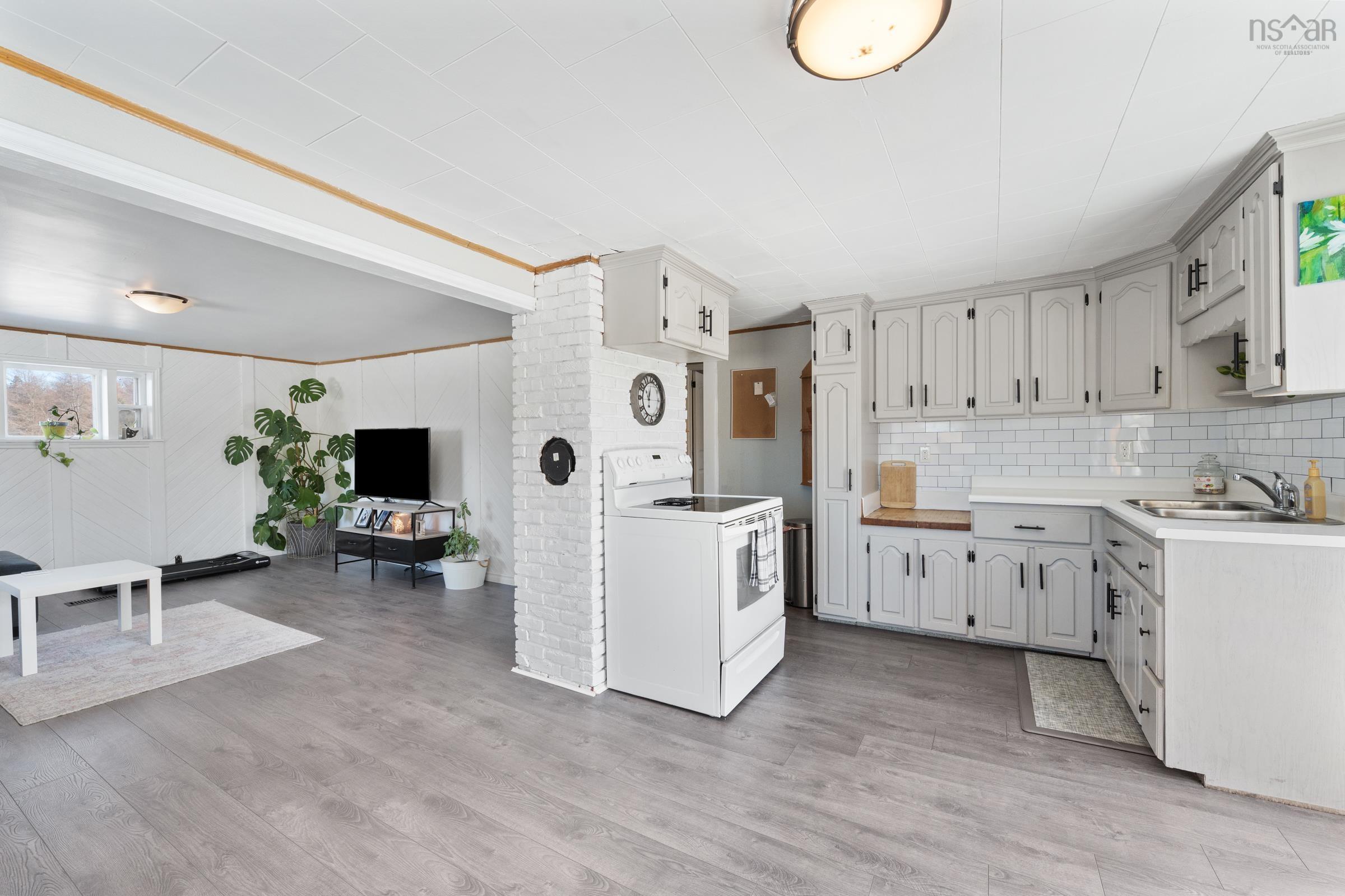 $218,000.00: 90 Oak Park Road, East Pubnico