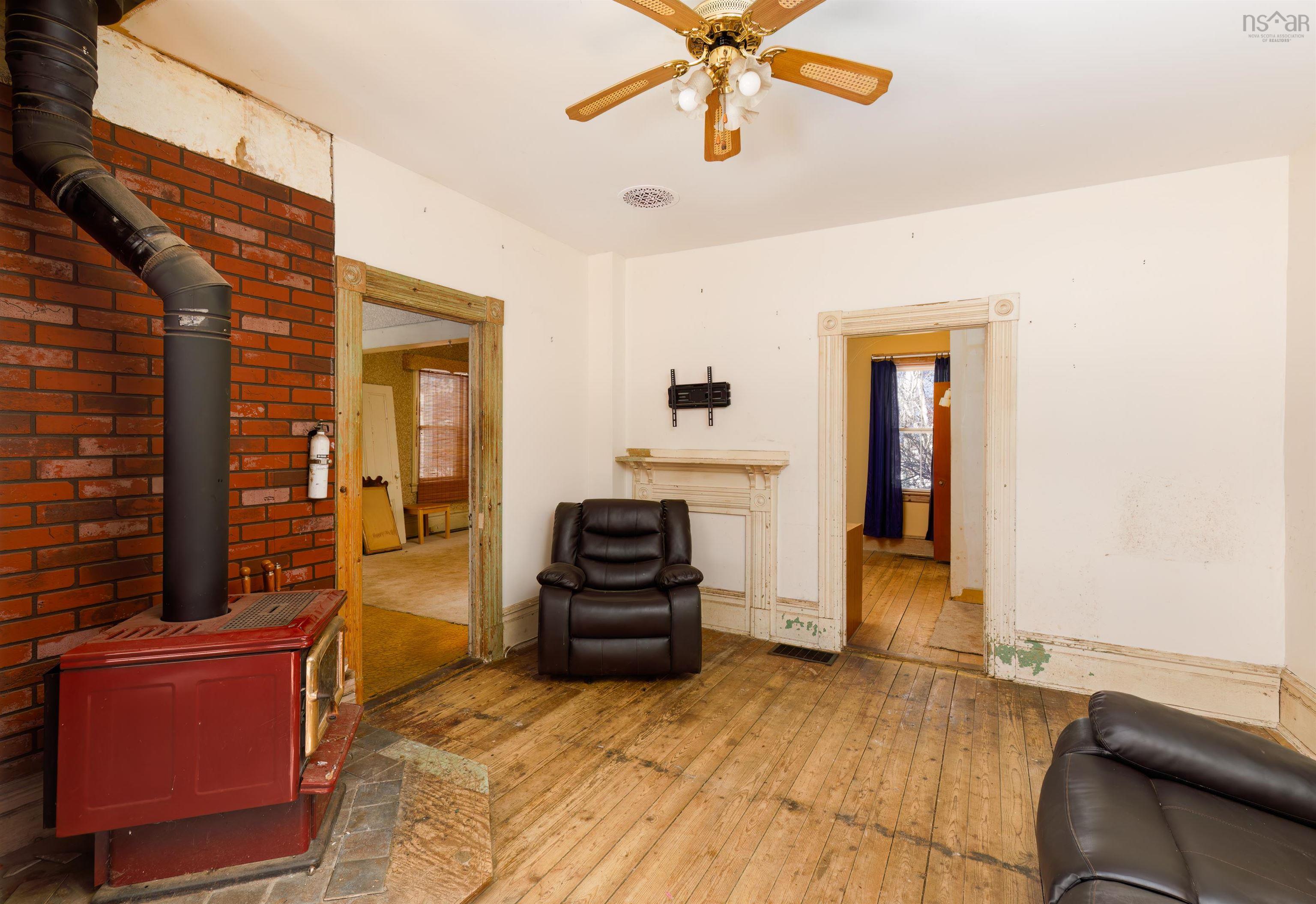 $425,000.00: 5 Feltzen South Road, Bayport