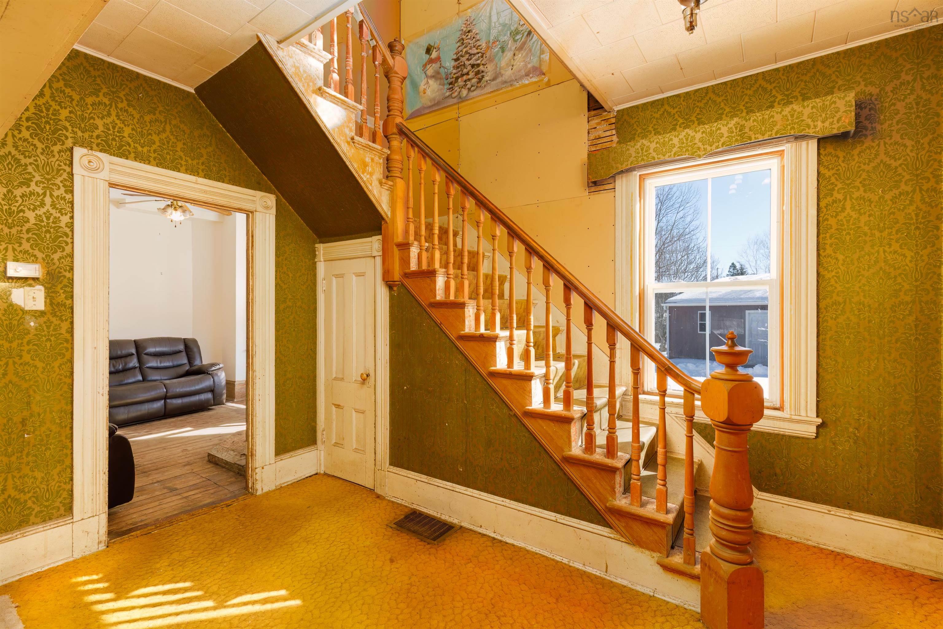 $425,000.00: 5 Feltzen South Road, Bayport