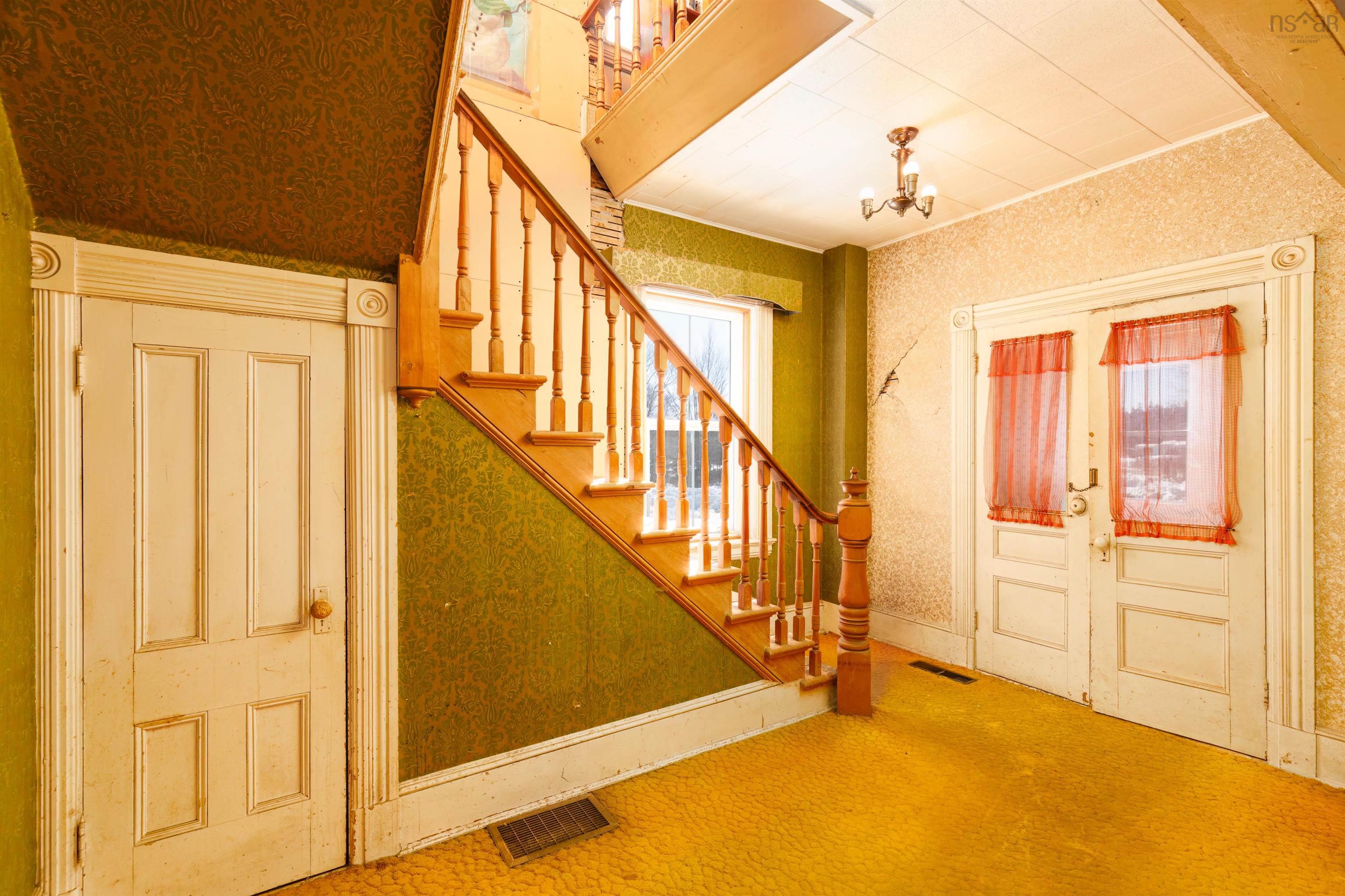 $425,000.00: 5 Feltzen South Road, Bayport