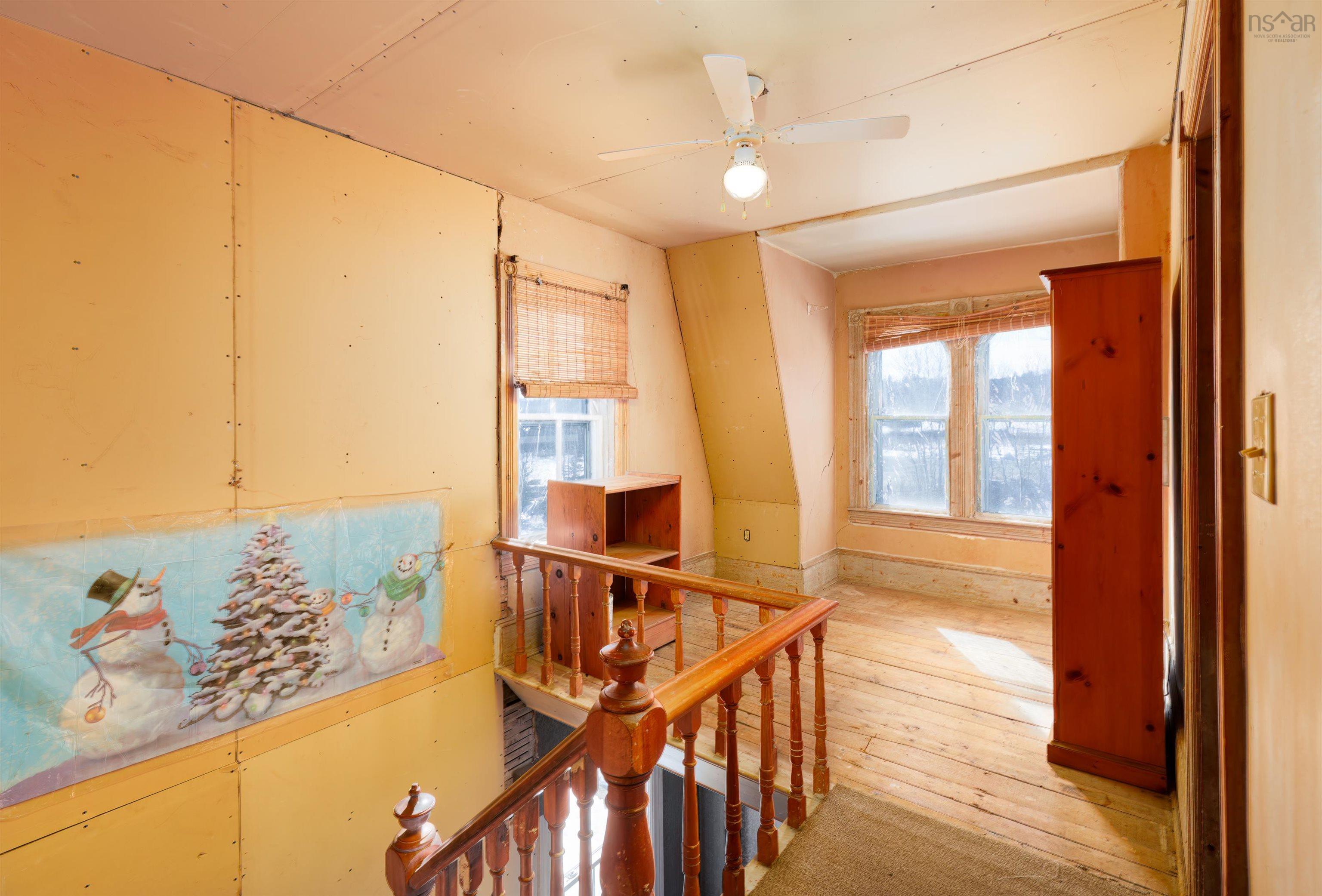 $425,000.00: 5 Feltzen South Road, Bayport