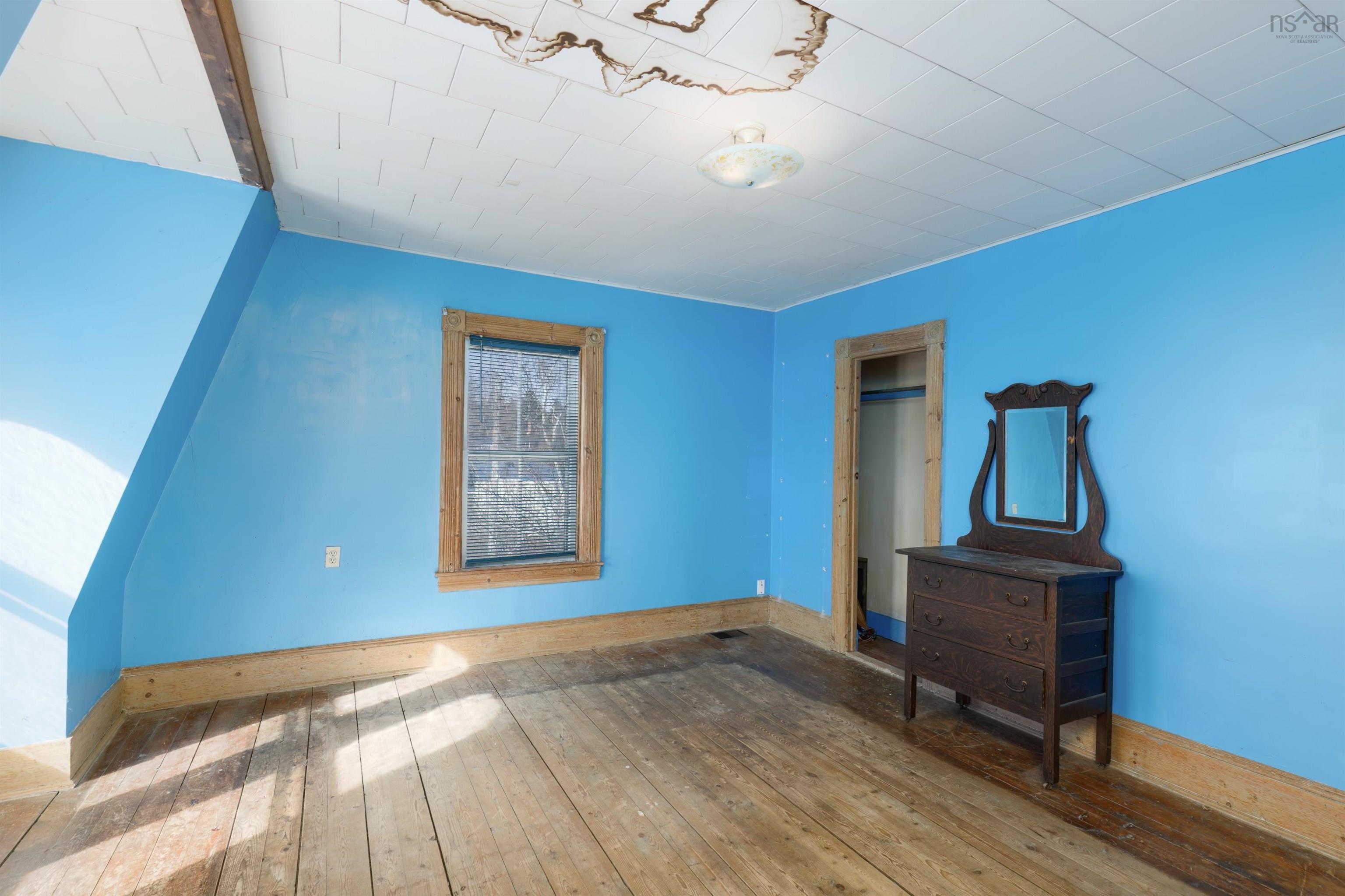 $425,000.00: 5 Feltzen South Road, Bayport