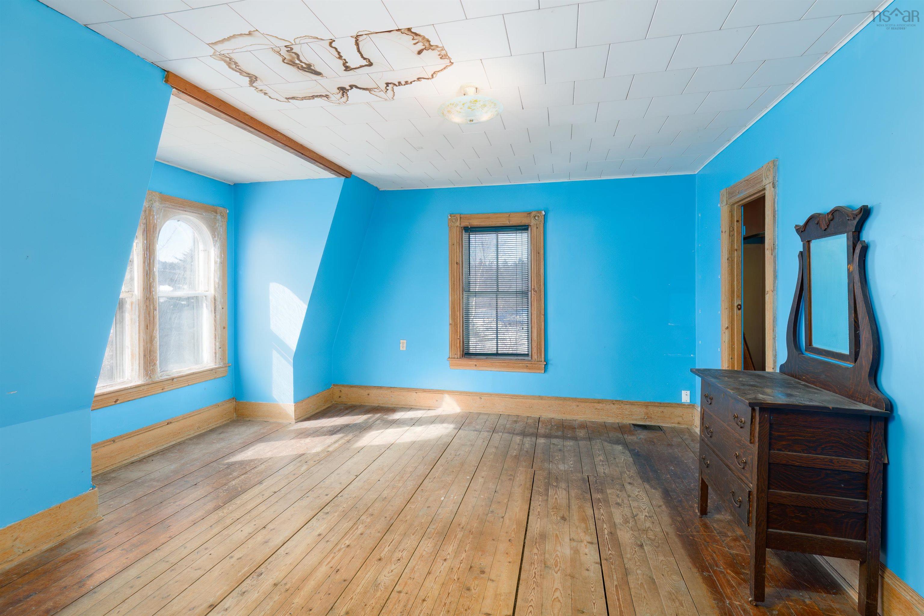 $425,000.00: 5 Feltzen South Road, Bayport