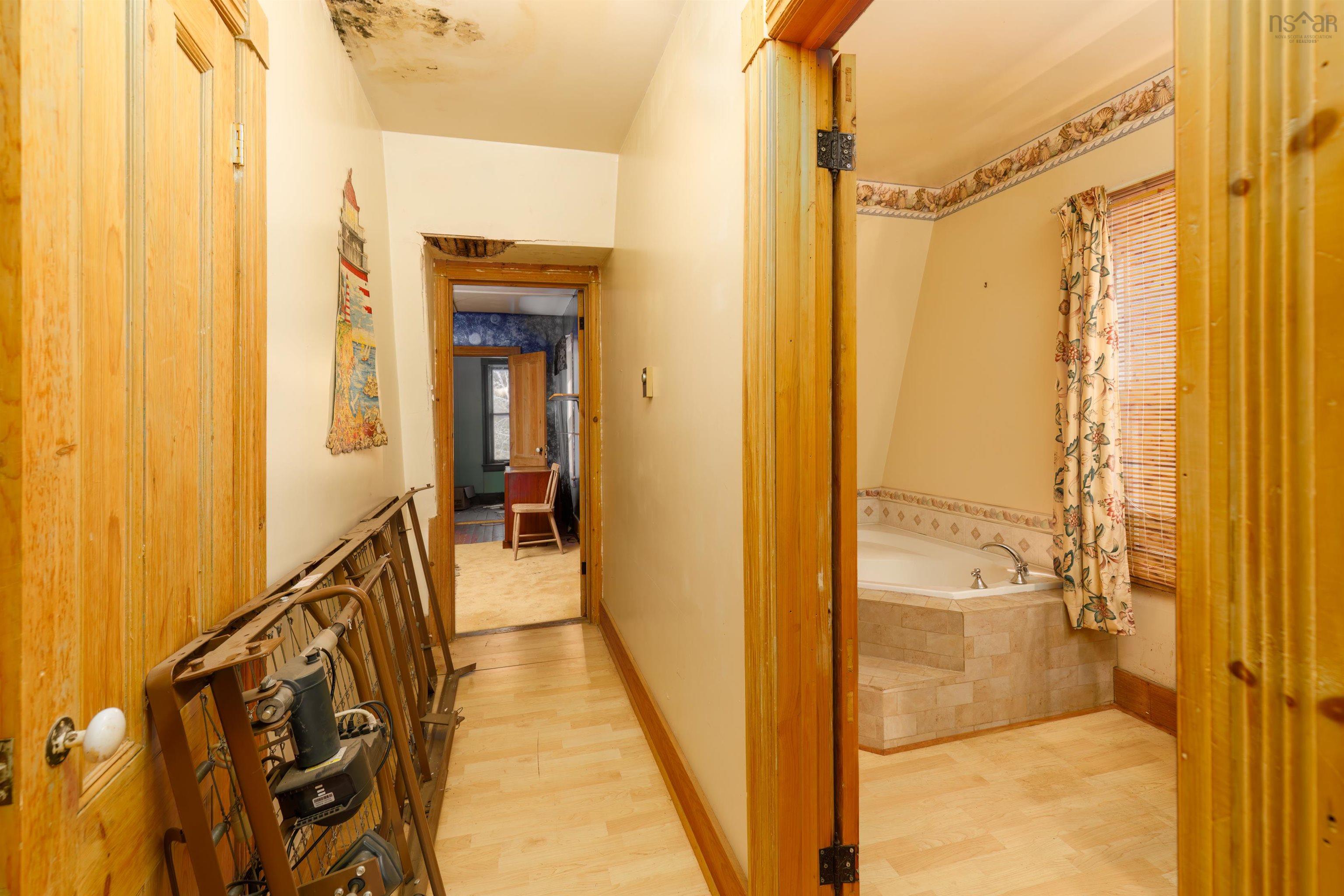 $425,000.00: 5 Feltzen South Road, Bayport