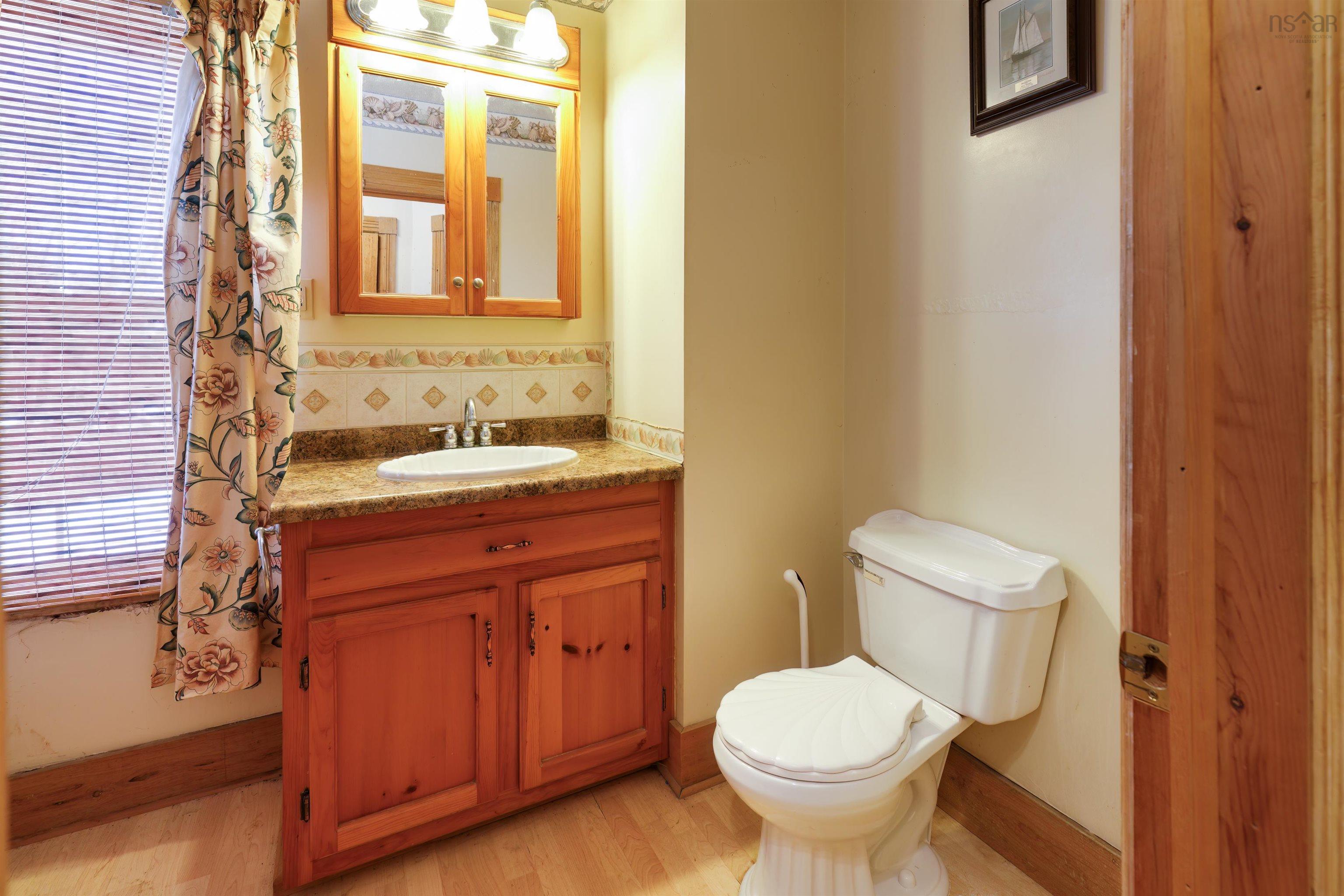 $425,000.00: 5 Feltzen South Road, Bayport