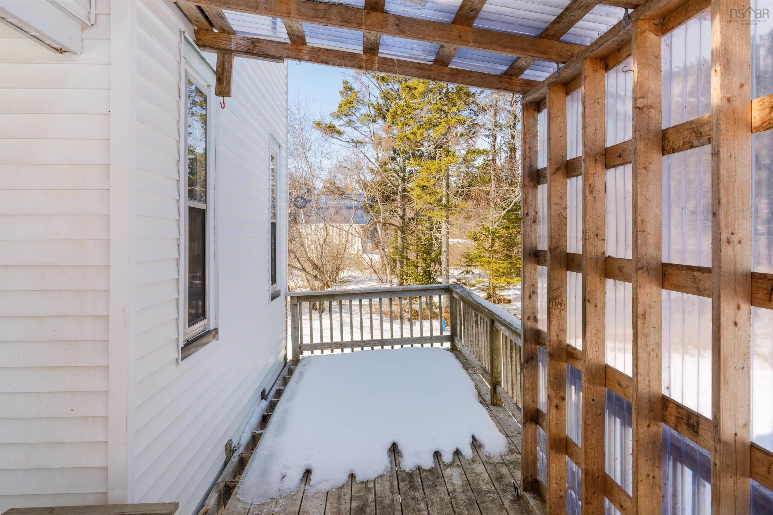 $425,000.00: 5 Feltzen South Road, Bayport