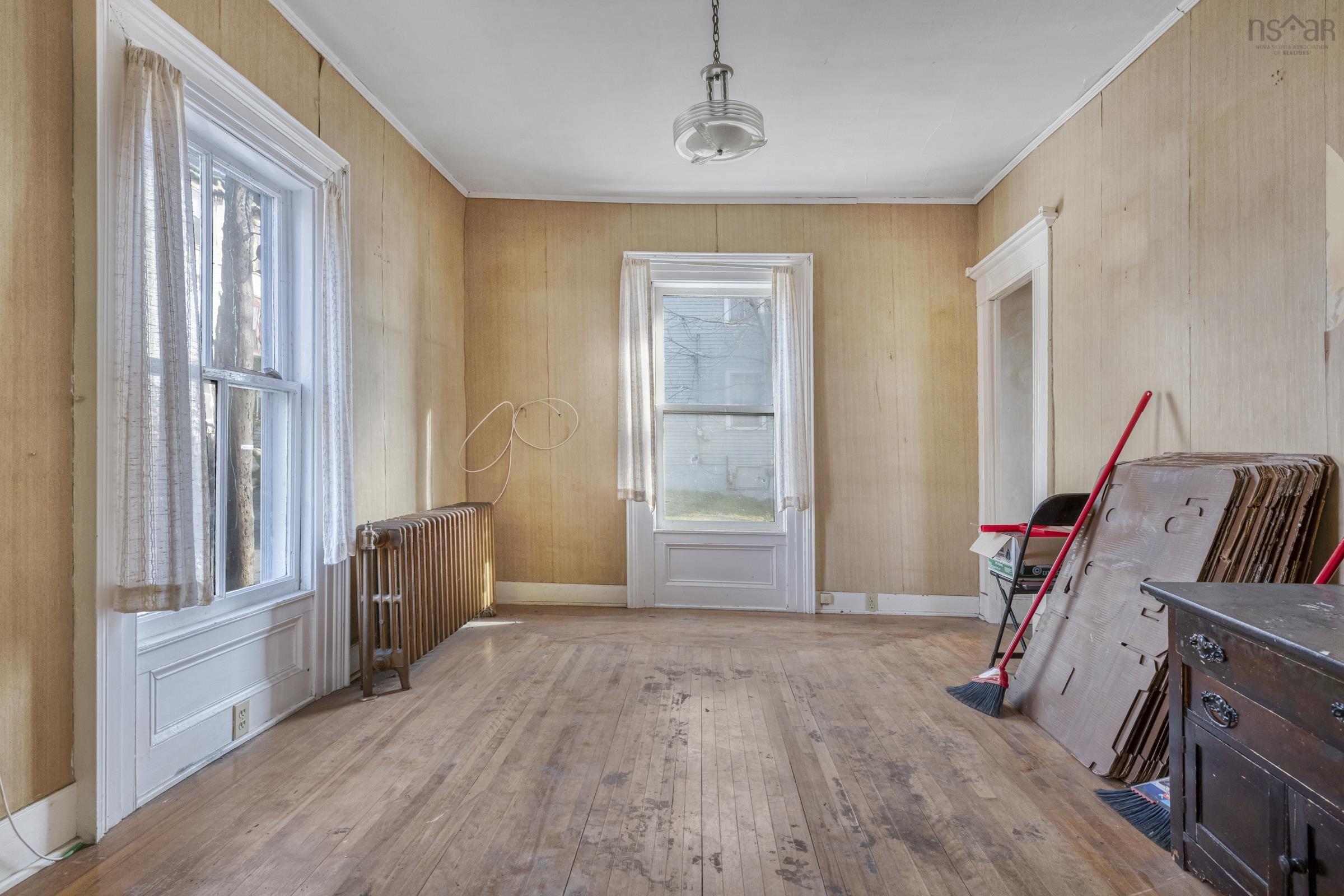 $600,000.00: 200 Montague Street, Lunenburg