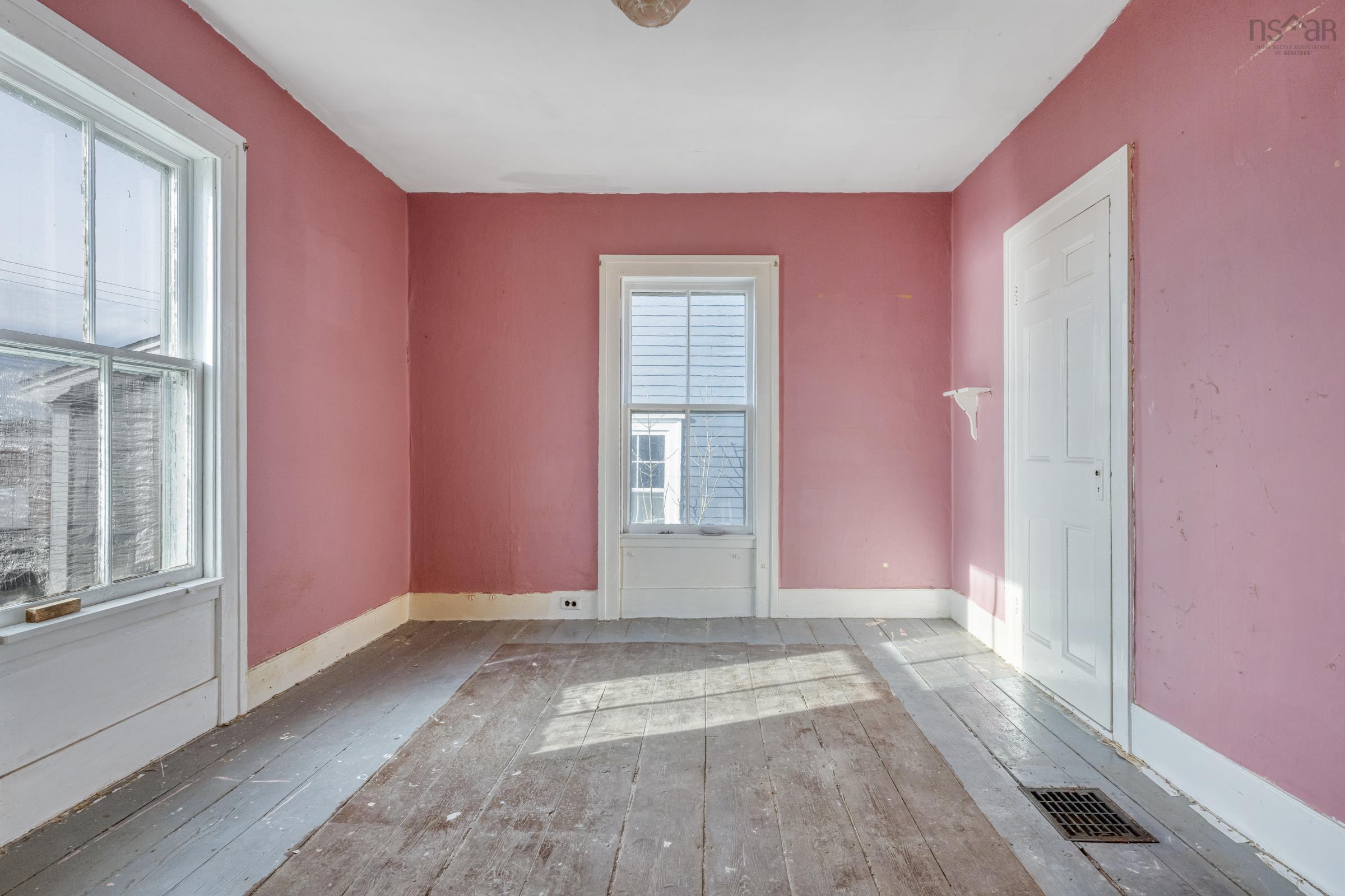 $600,000.00: 200 Montague Street, Lunenburg