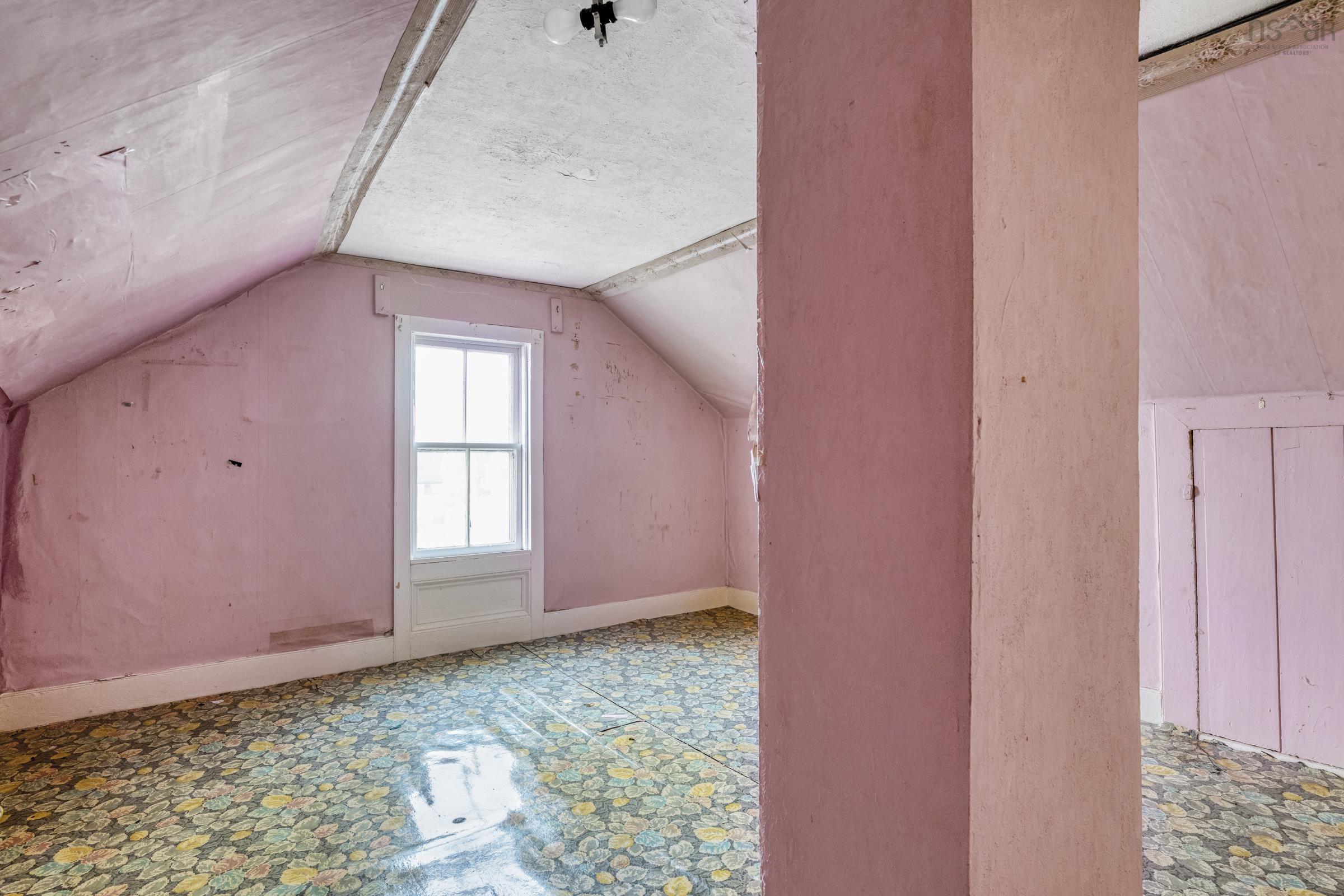 $600,000.00: 200 Montague Street, Lunenburg