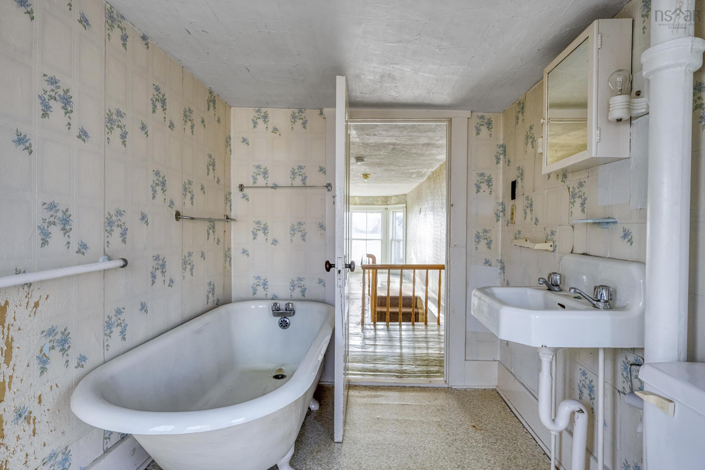 $600,000.00: 200 Montague Street, Lunenburg