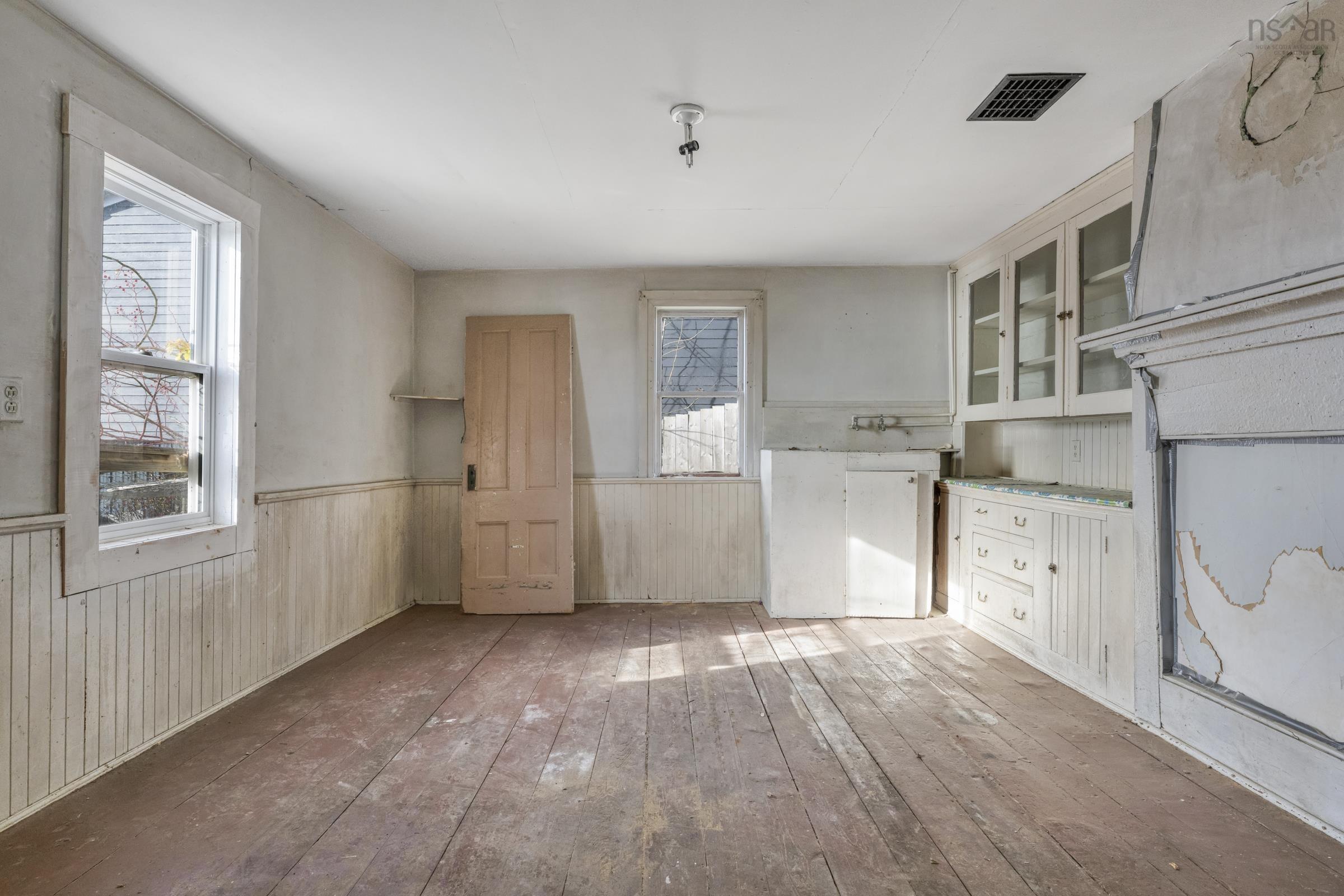 $600,000.00: 200 Montague Street, Lunenburg