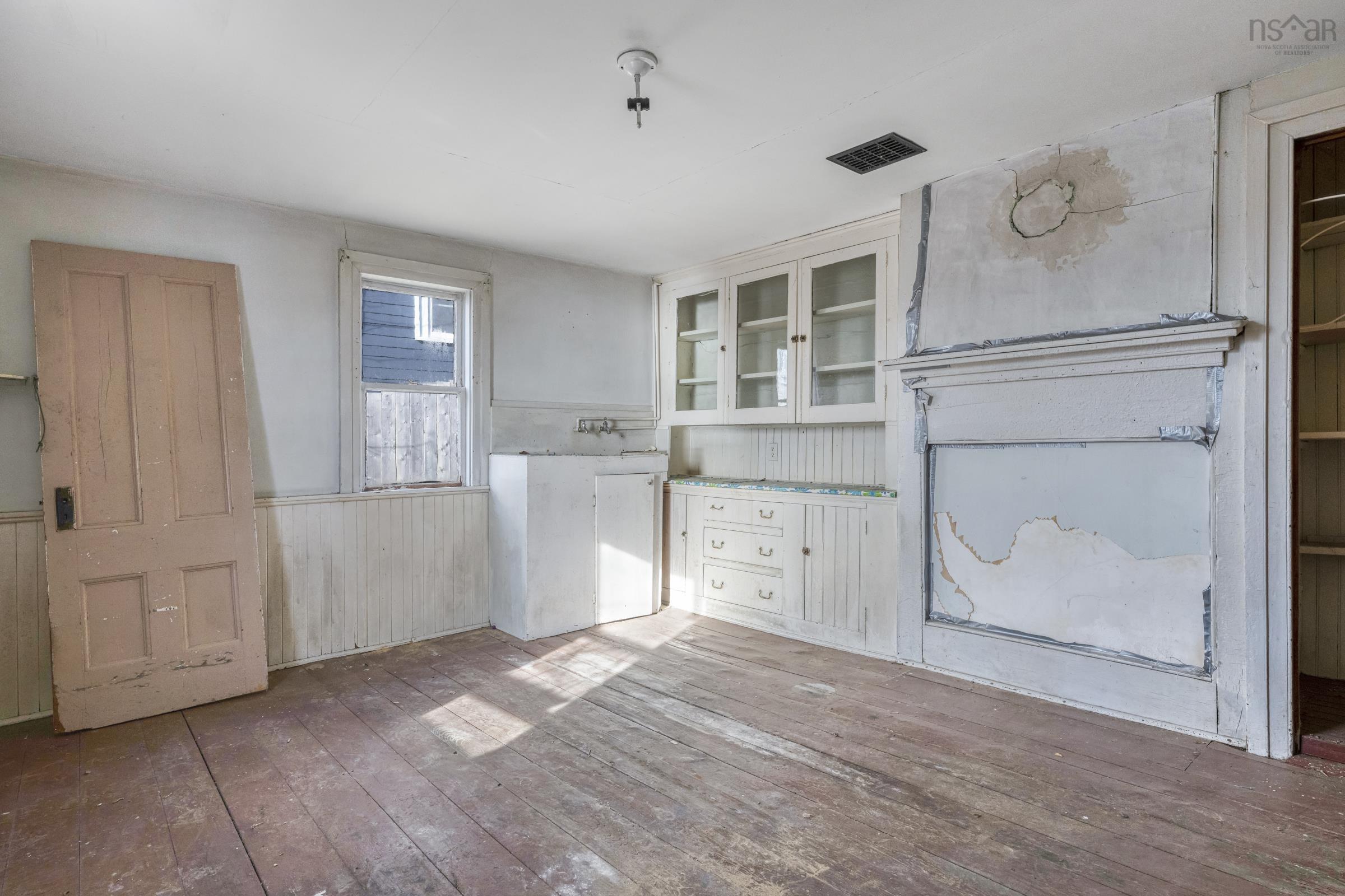 $600,000.00: 200 Montague Street, Lunenburg