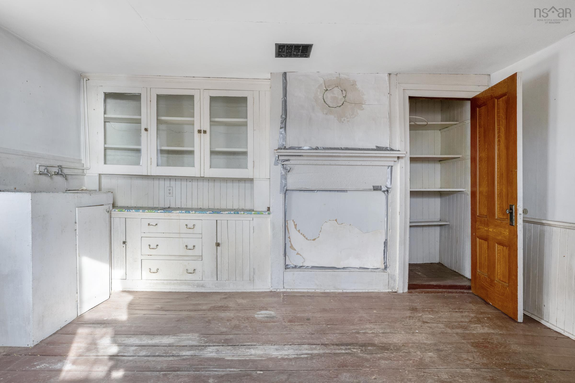 $600,000.00: 200 Montague Street, Lunenburg