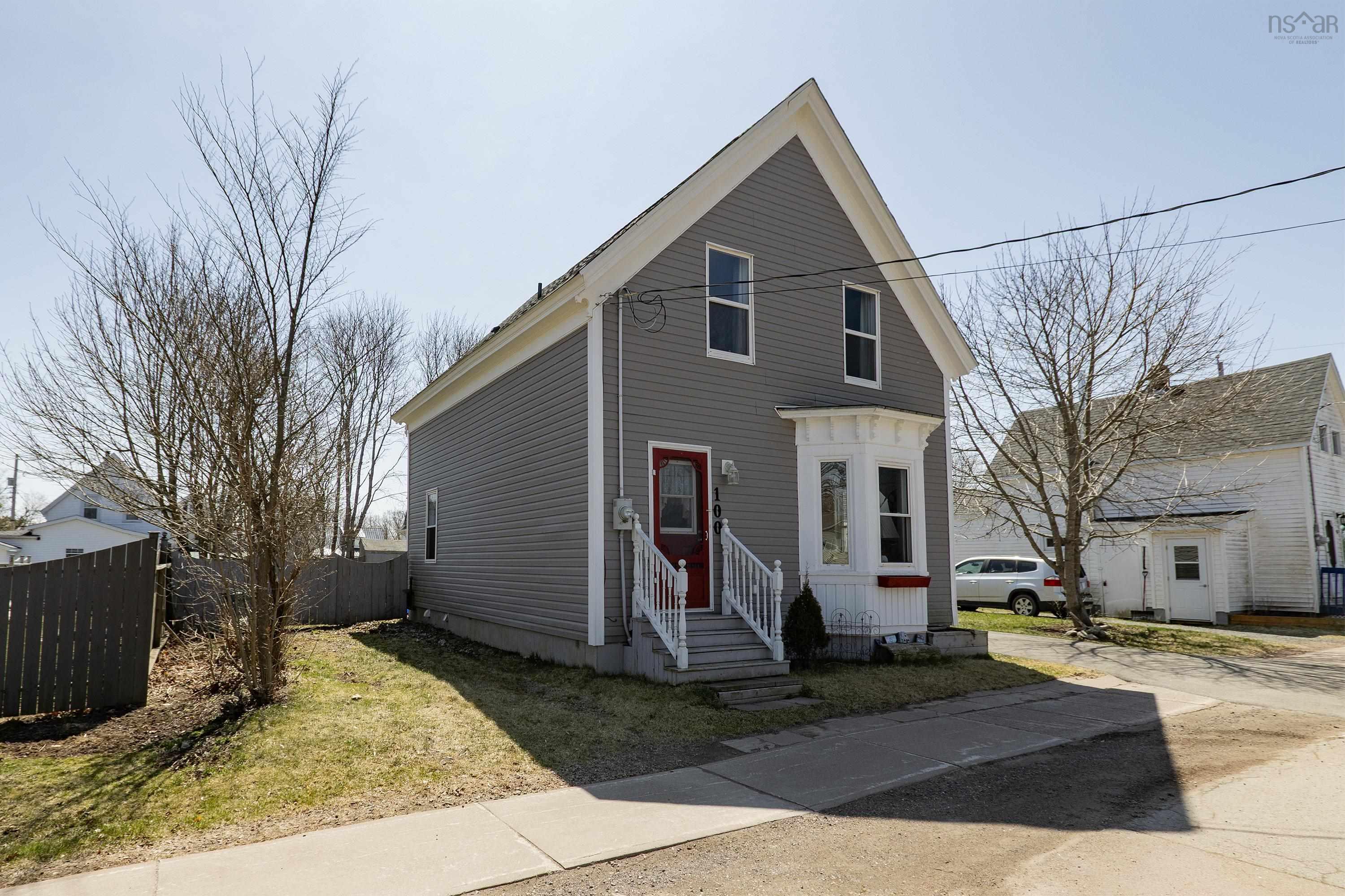 $279,000.00: 100 Queen Street, Parrsboro