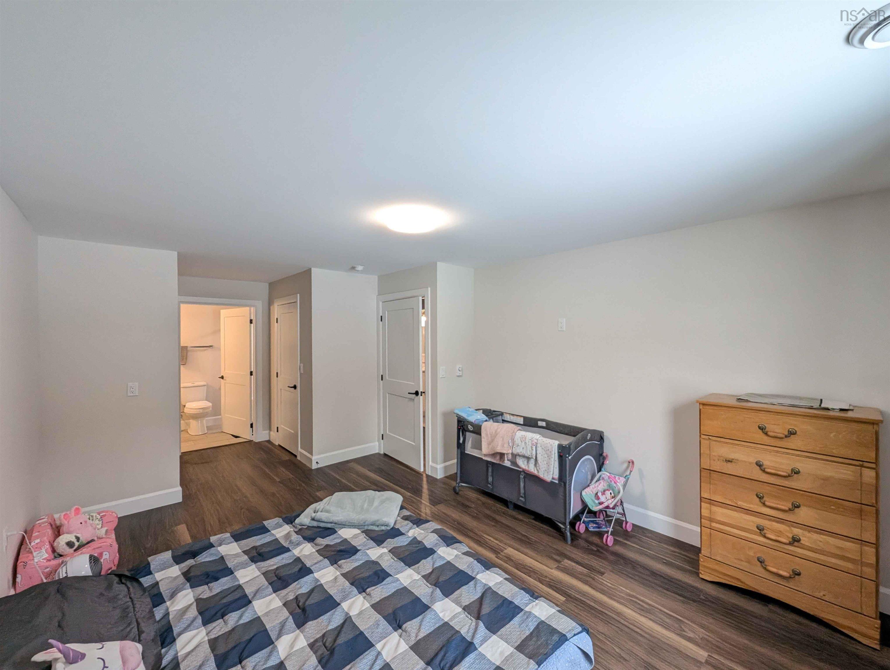 $834,000.00: 128 & 130 Renfrew Road, Hants
