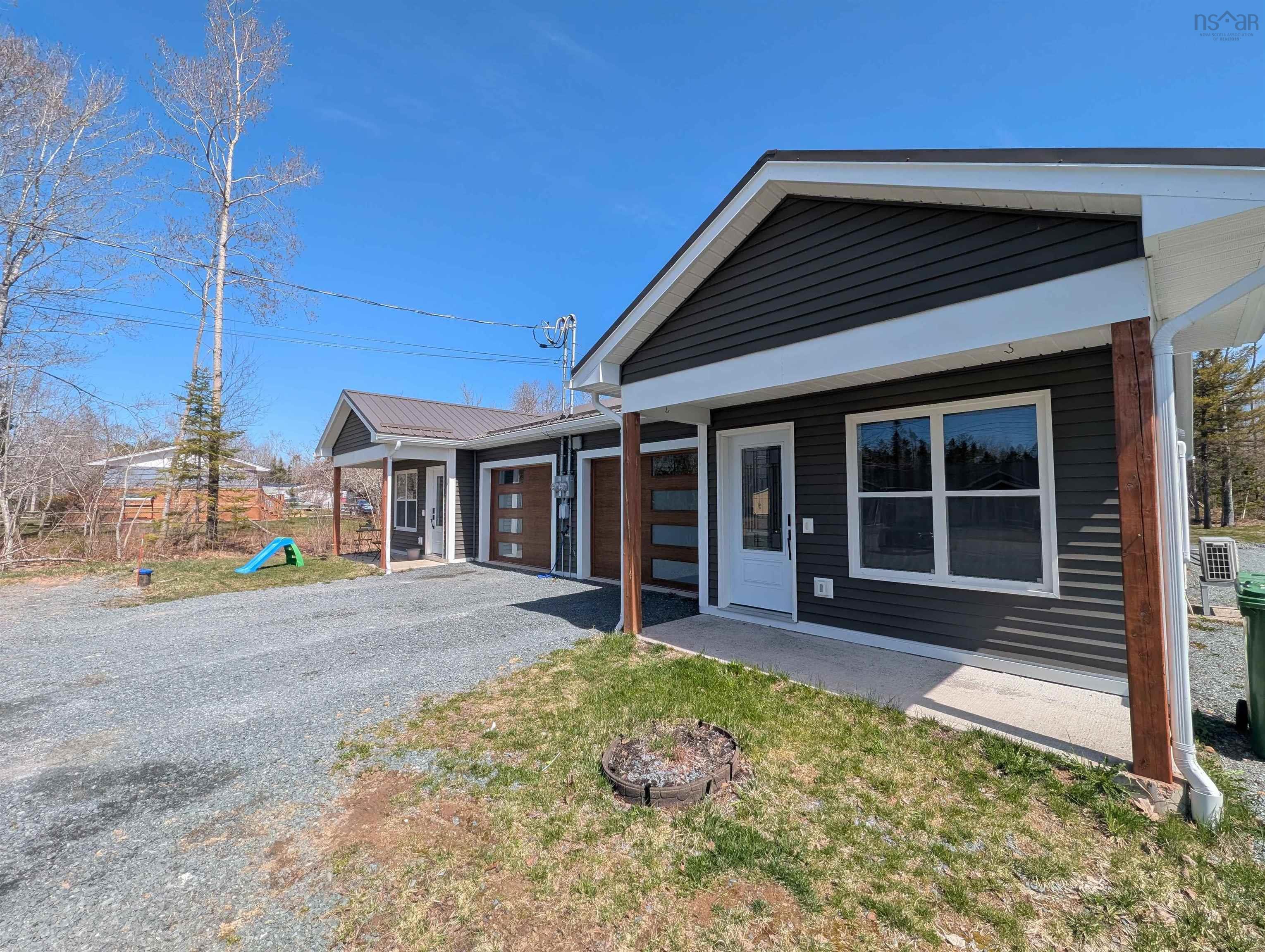 $834,000.00: 128 & 130 Renfrew Road, Hants