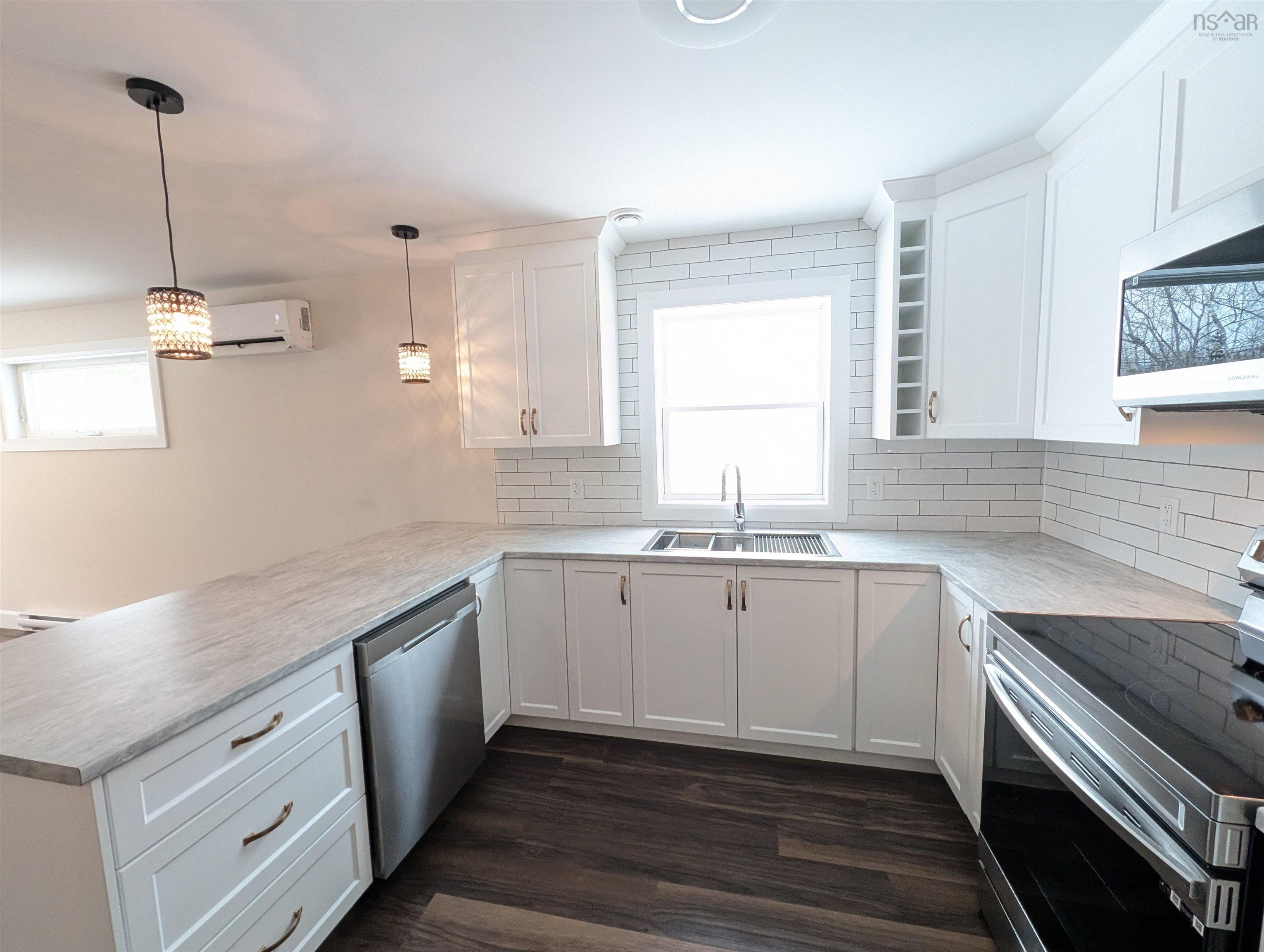 $849,000.00: 128 & 130 Renfrew Road, Hants