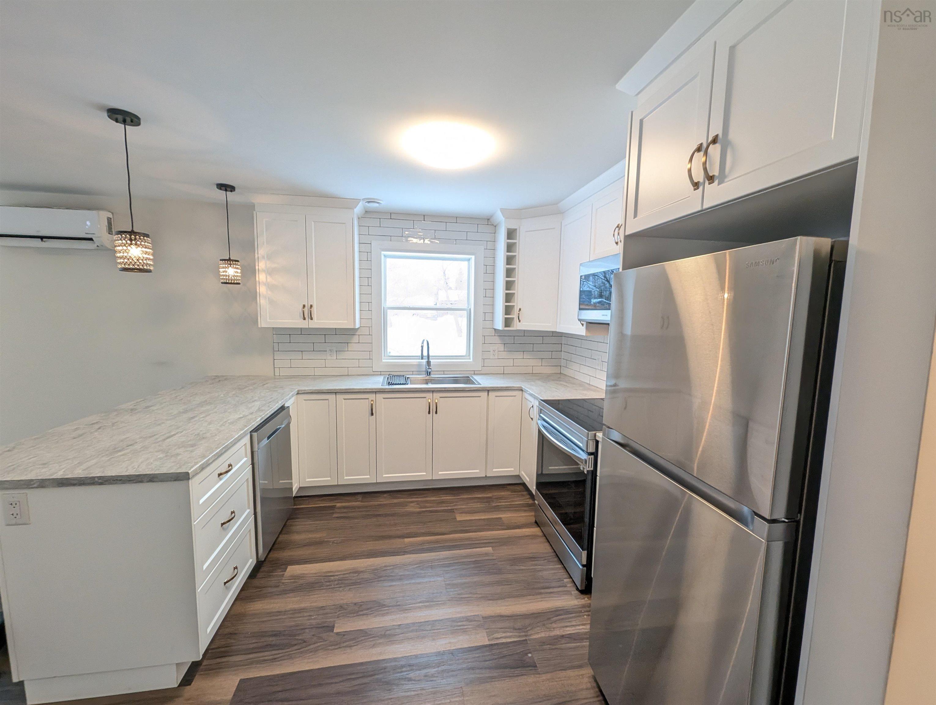 $834,000.00: 128 & 130 Renfrew Road, Hants