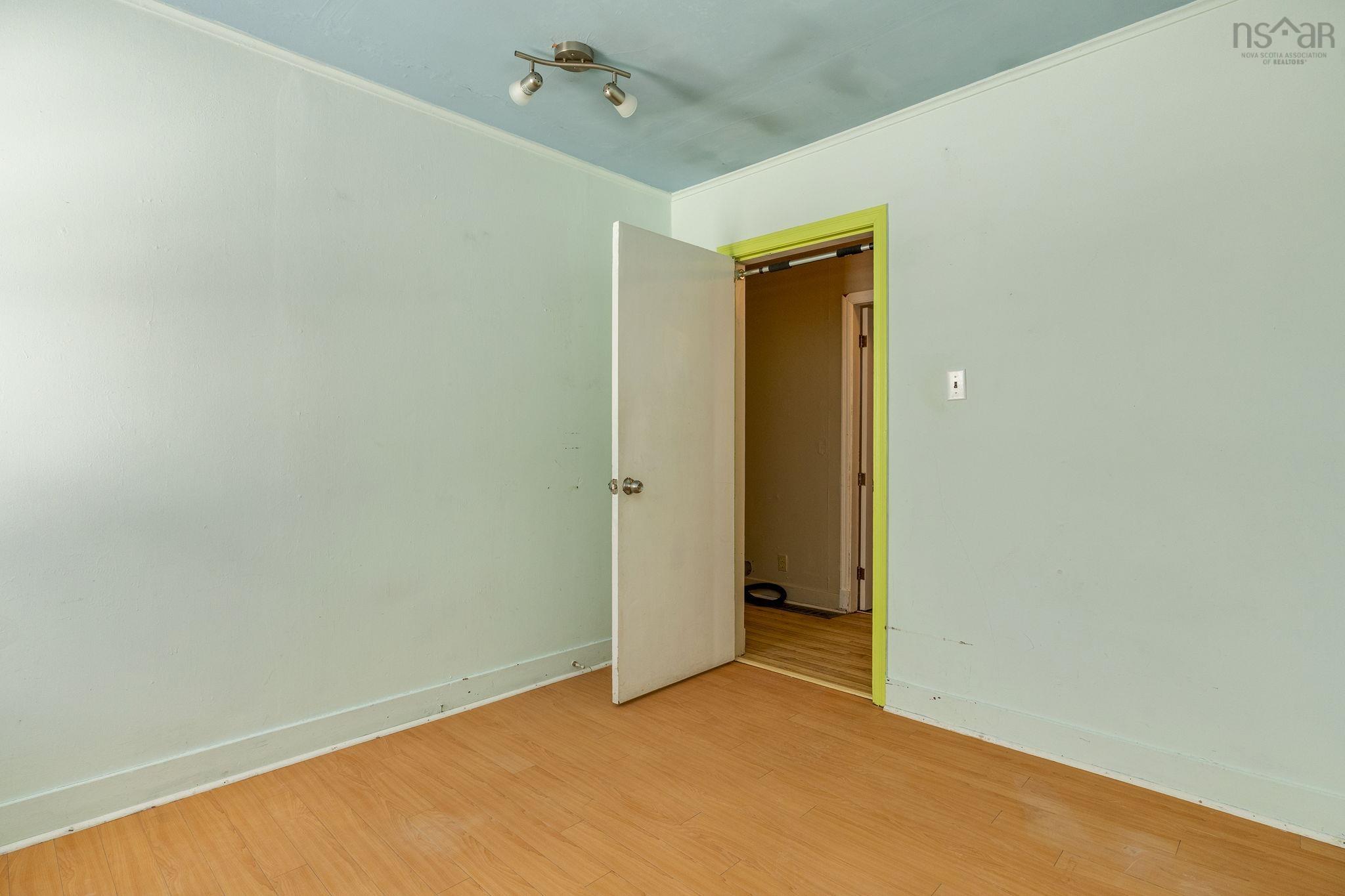 16 High Street, Dartmouth, NS (MLS 202603320)