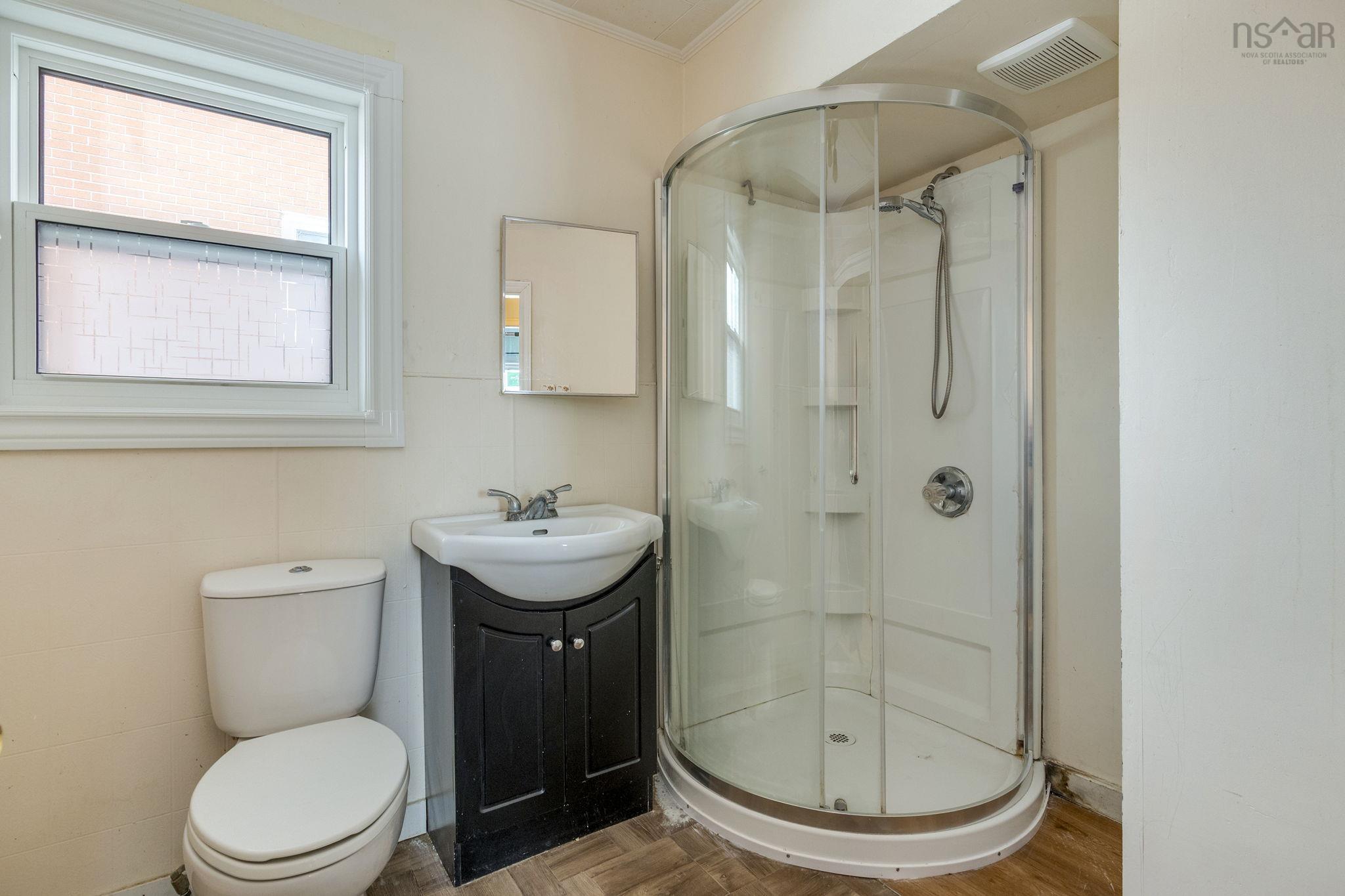 16 High Street, Dartmouth, NS (MLS 202603320)