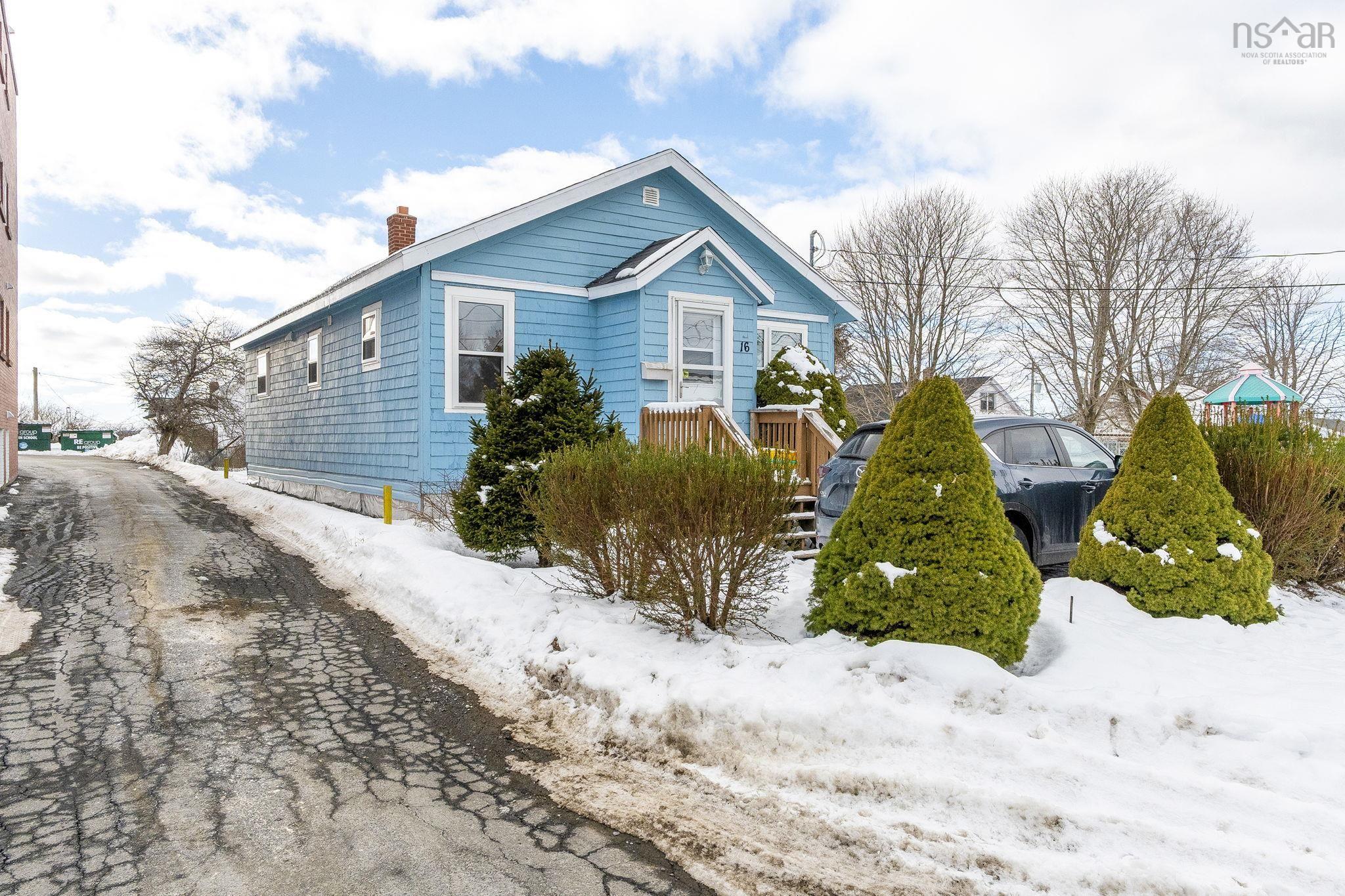 16 High Street, Dartmouth, NS (MLS 202603320)