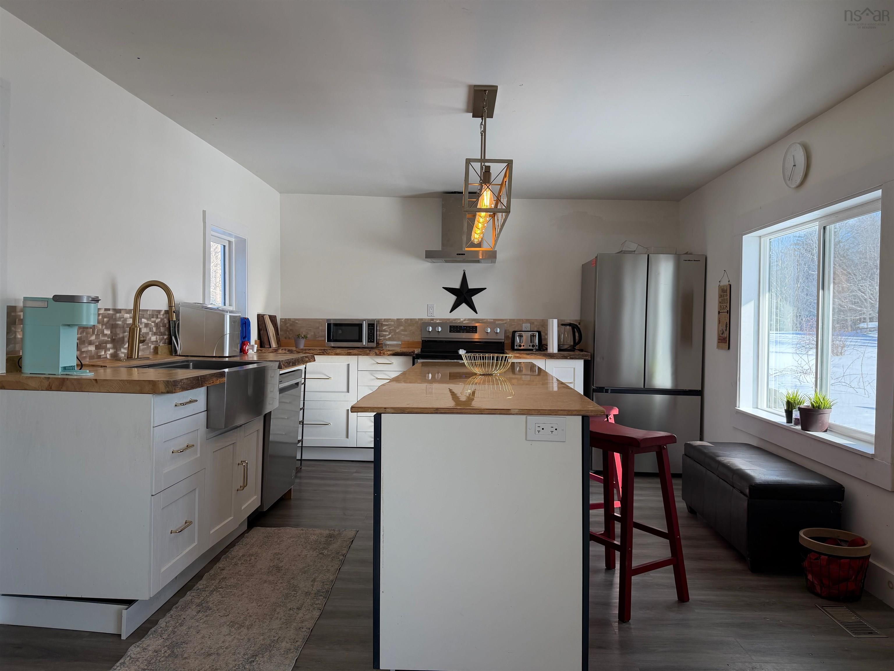 $399,000.00: 526 Cedar Lake Road, Cedar Lake