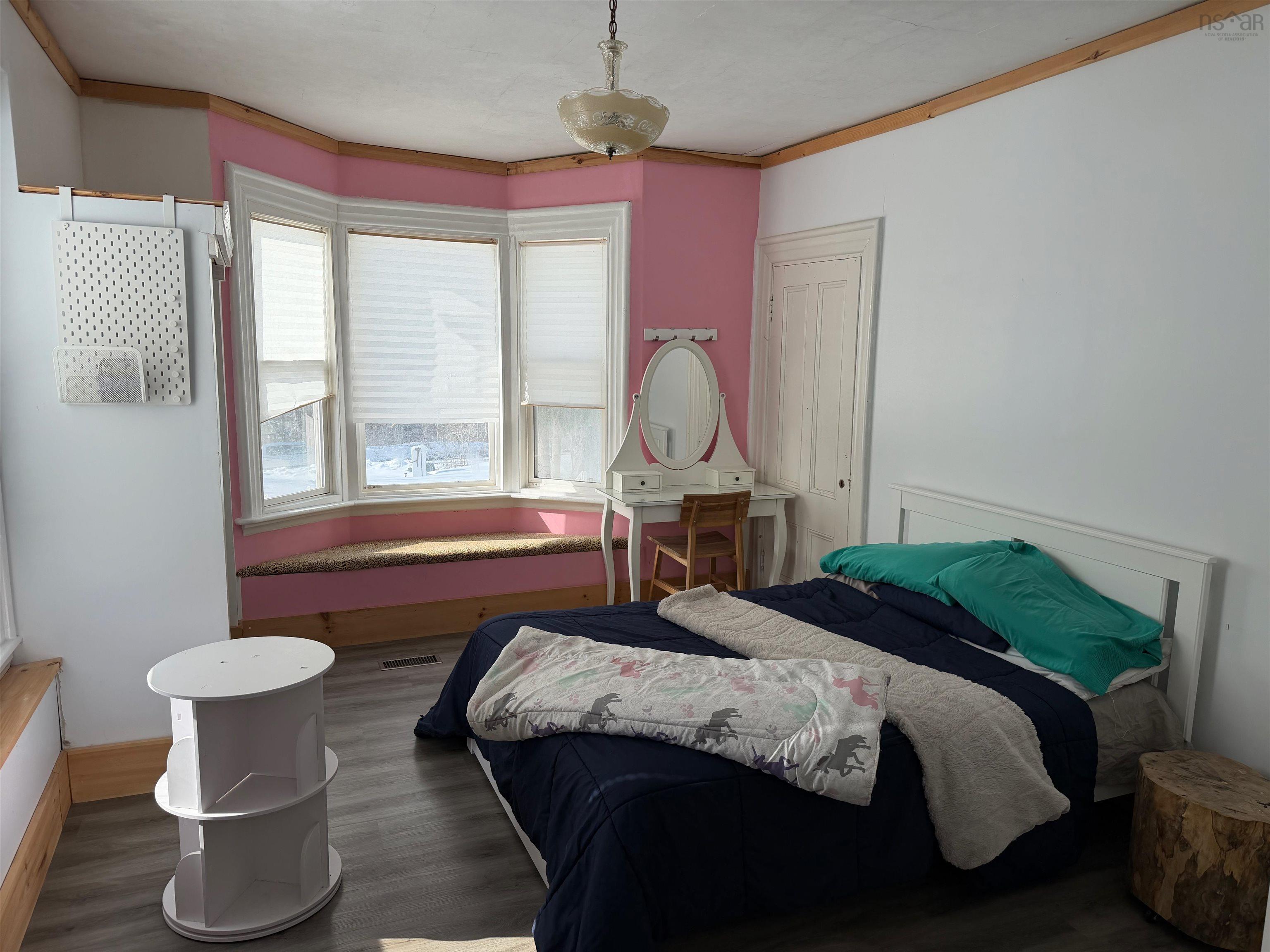 $399,000.00: 526 Cedar Lake Road, Cedar Lake