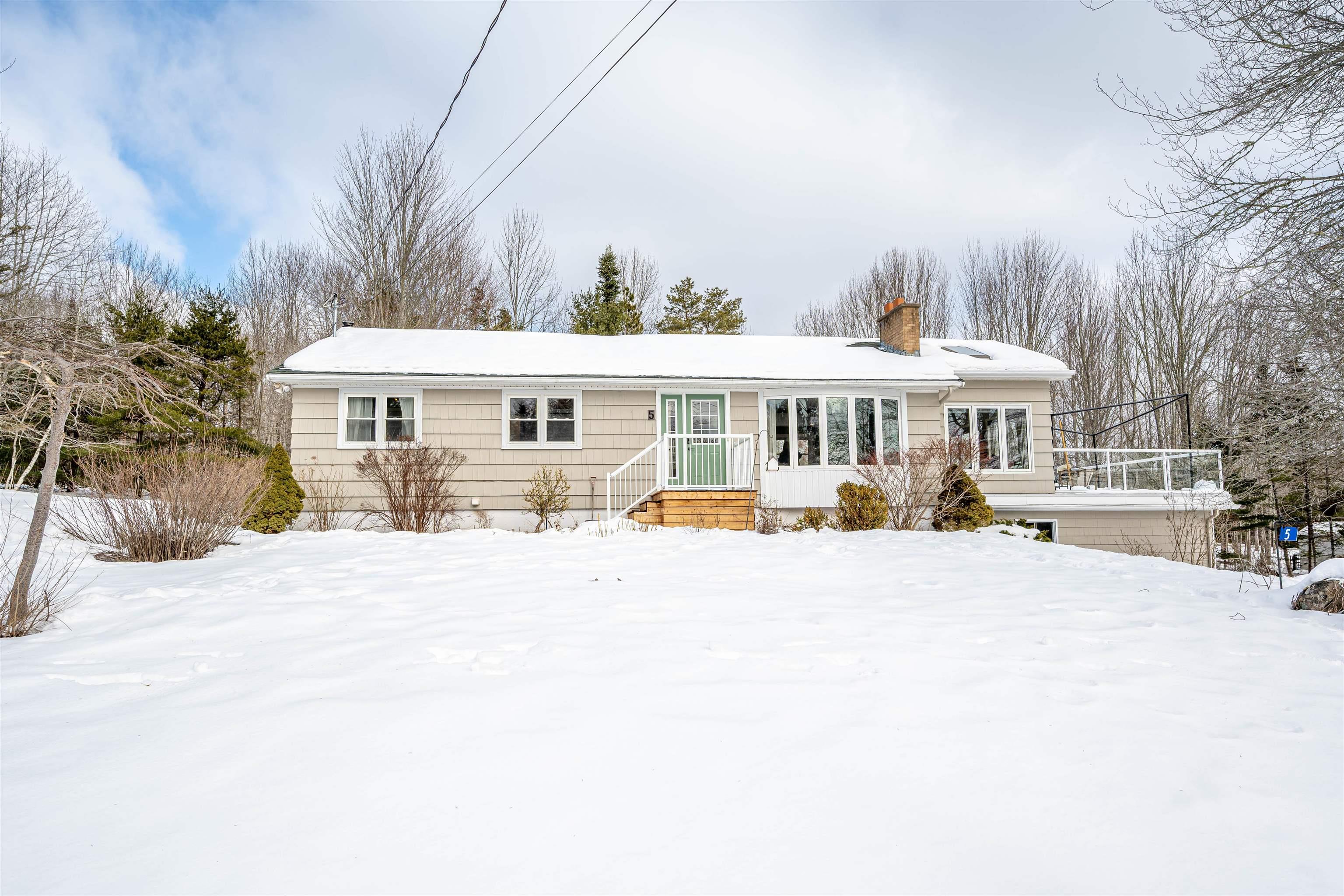 $599,000.00: 5 Tower View Road, Enfield