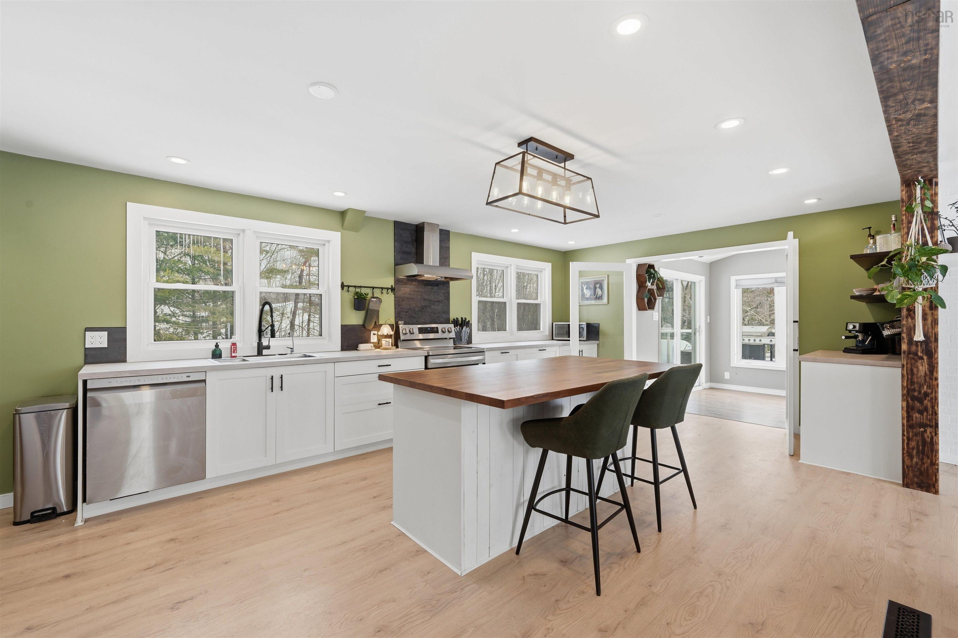 $599,000.00: 5 Tower View Road, Enfield