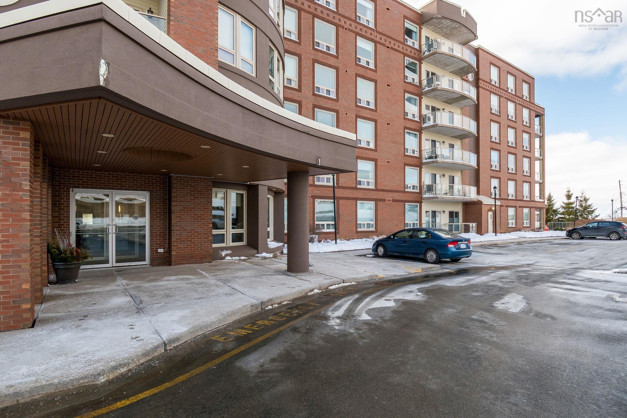 $589,500.00: 306 77 Russell Lake, Dartmouth